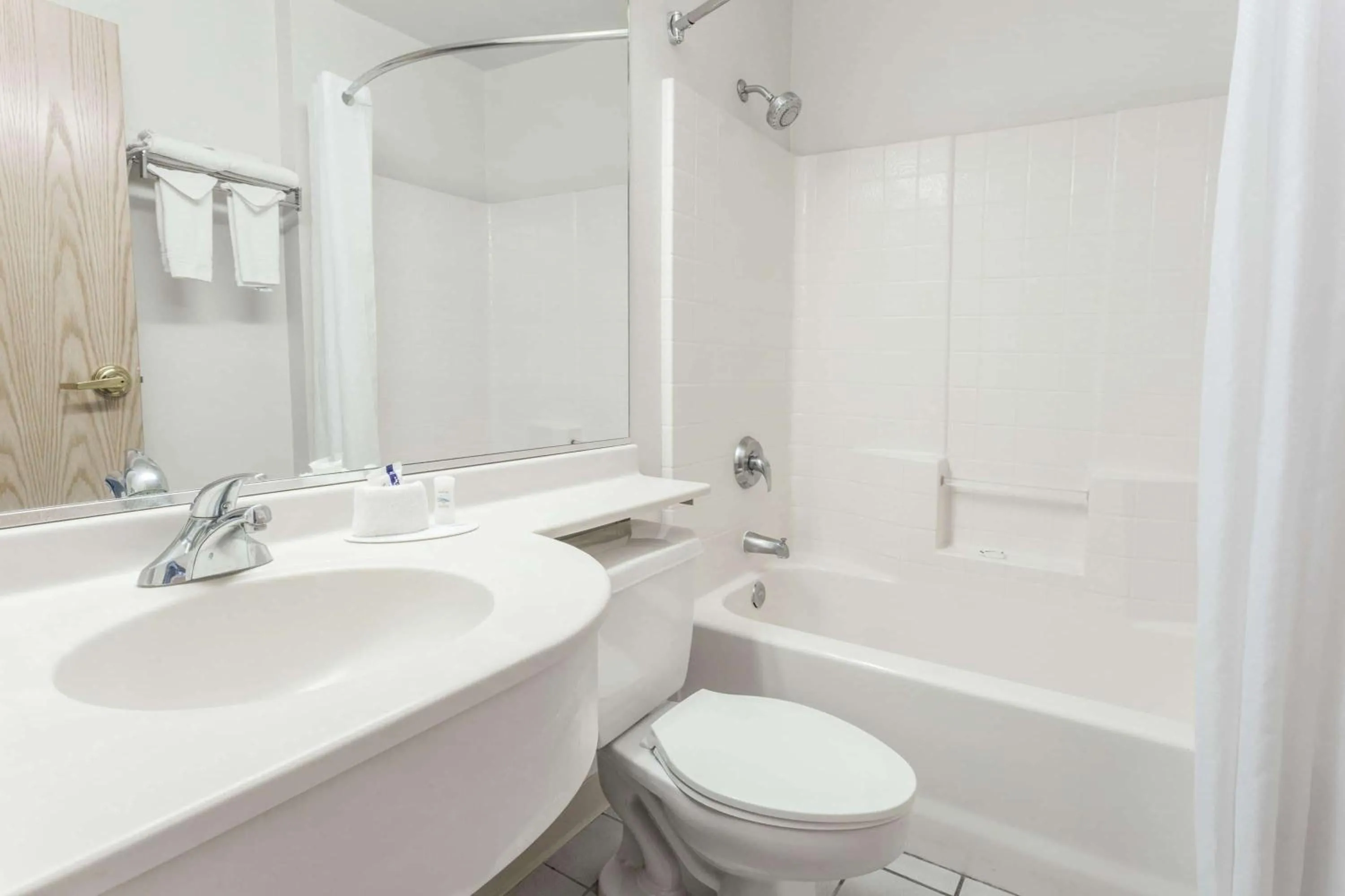 Bathroom in Microtel Inn & Suites Modesto