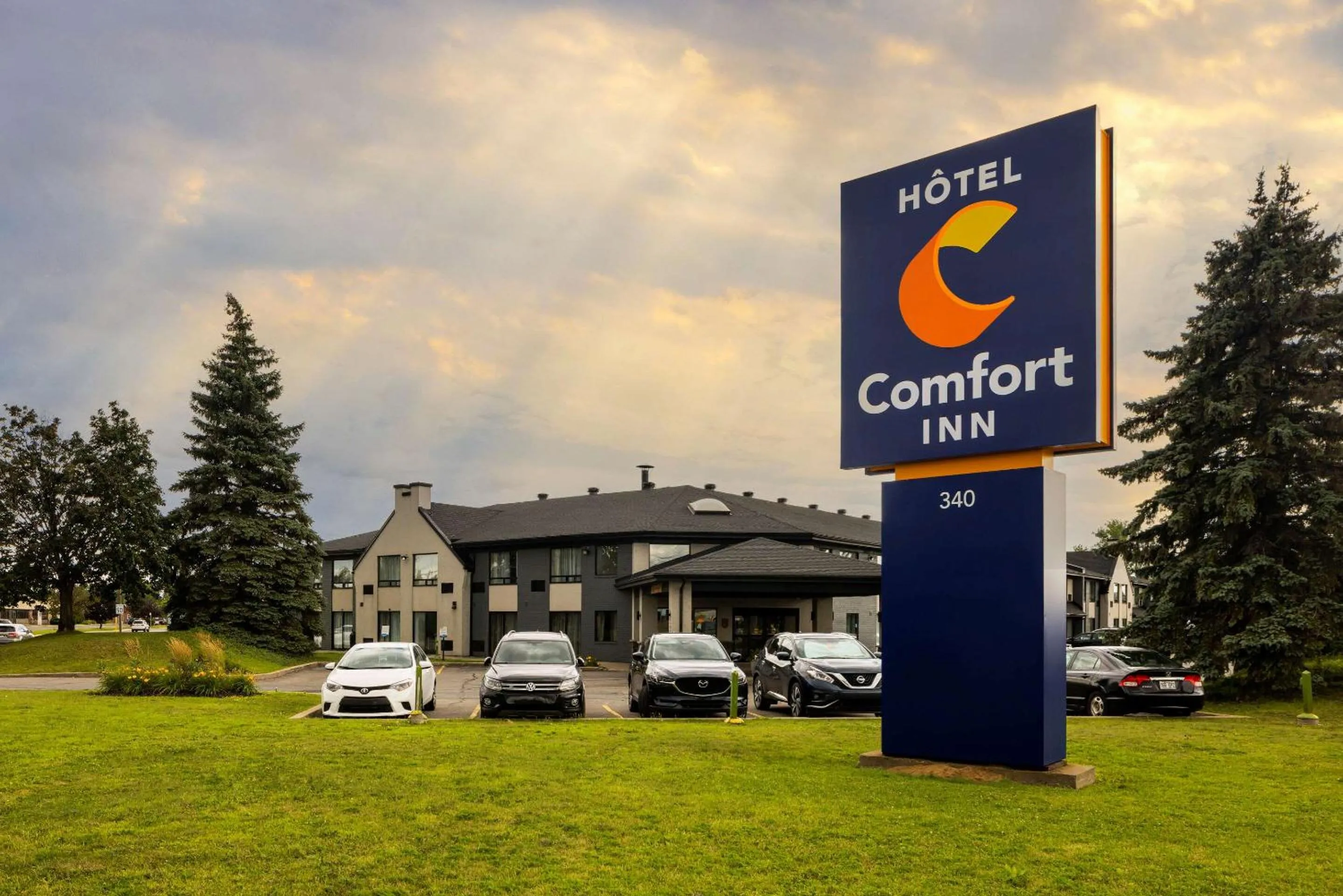 Property building in Comfort Inn Aeroport