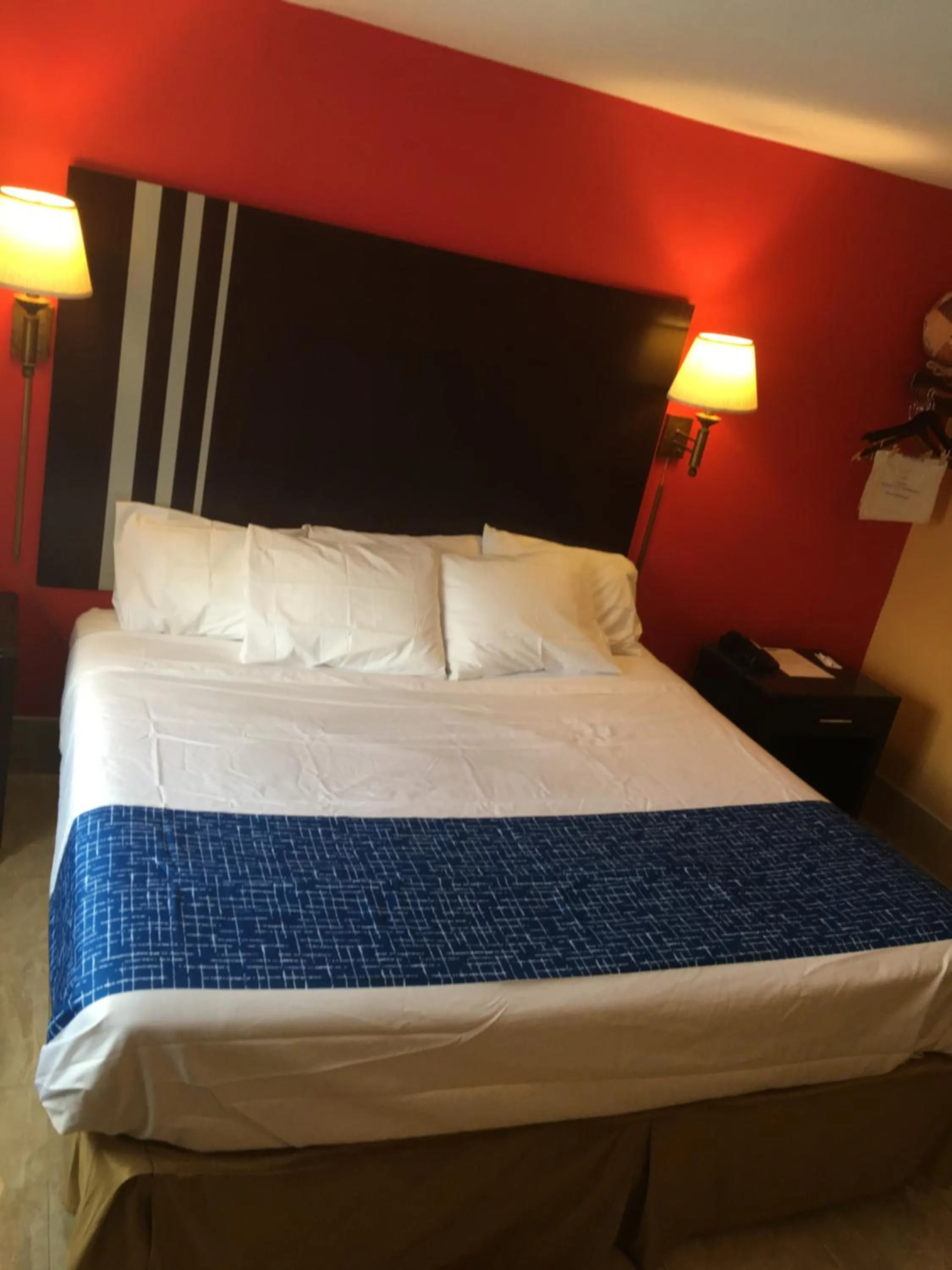 Travelodge by Wyndham Bay Shore Long Island