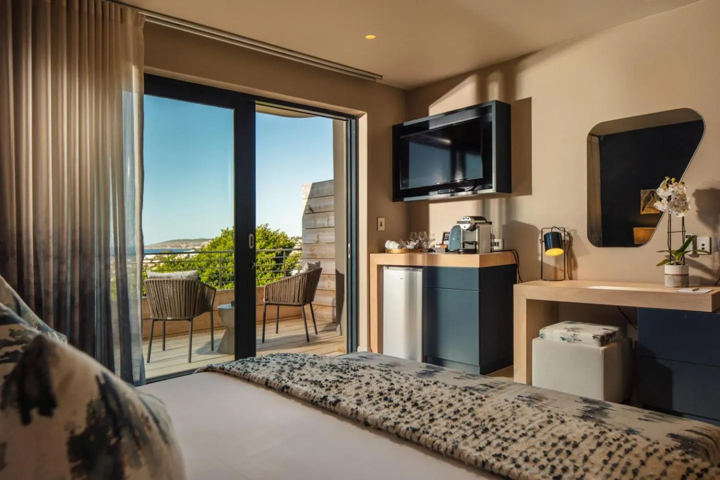 TV and multimedia in Sky Villa Boutique Hotel