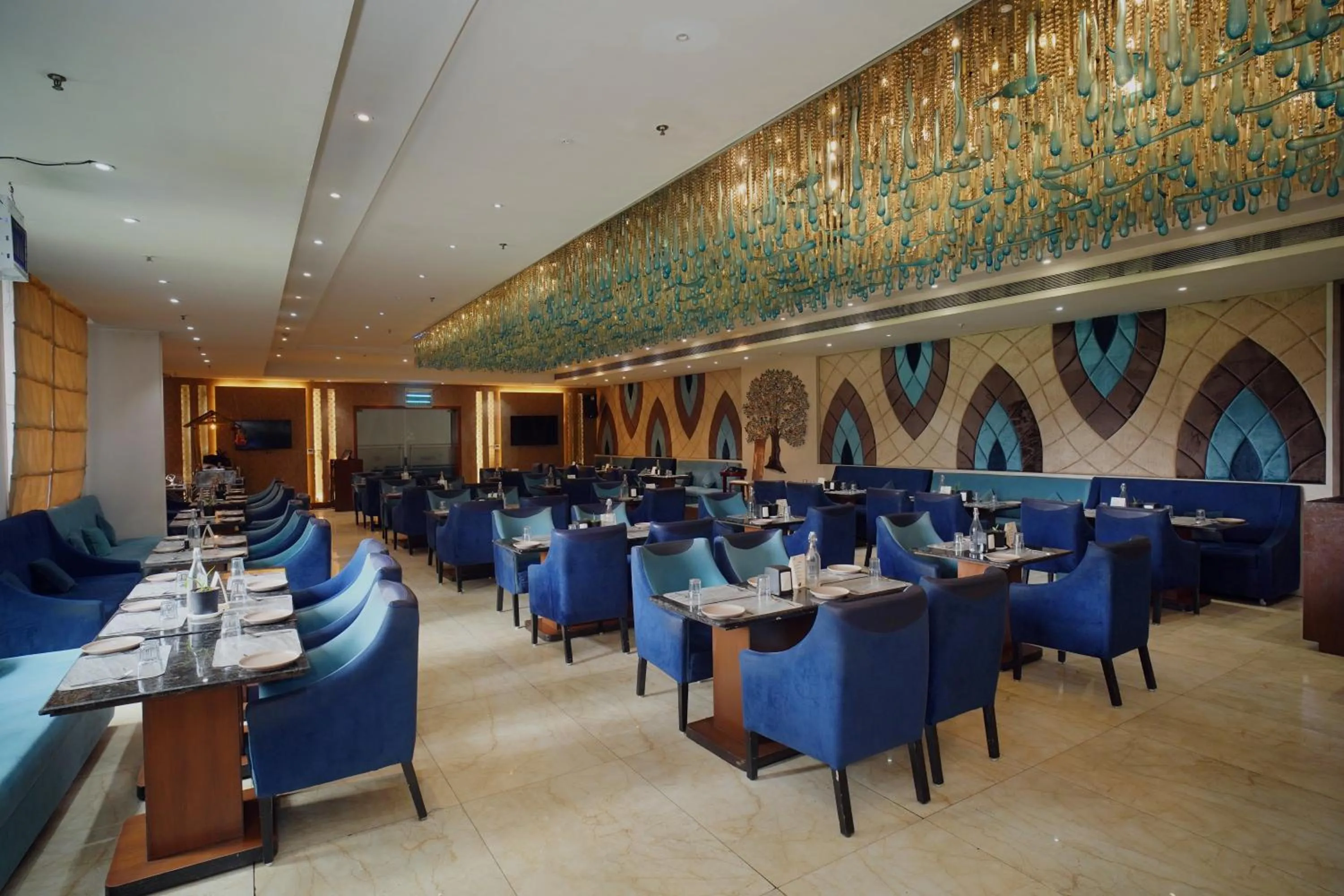 Restaurant/places to eat in Pride Hotel & Convention Centre Indore