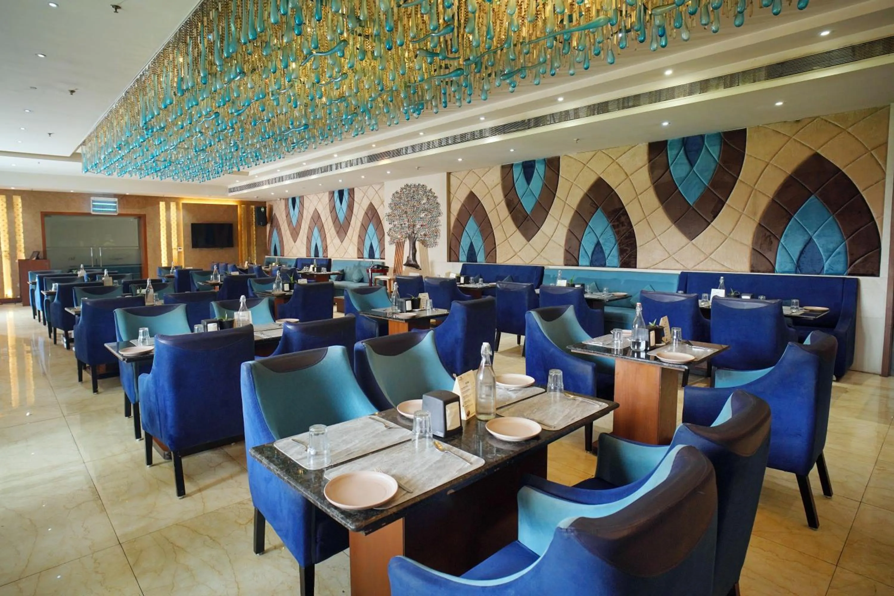 Restaurant/places to eat in Pride Hotel & Convention Centre Indore