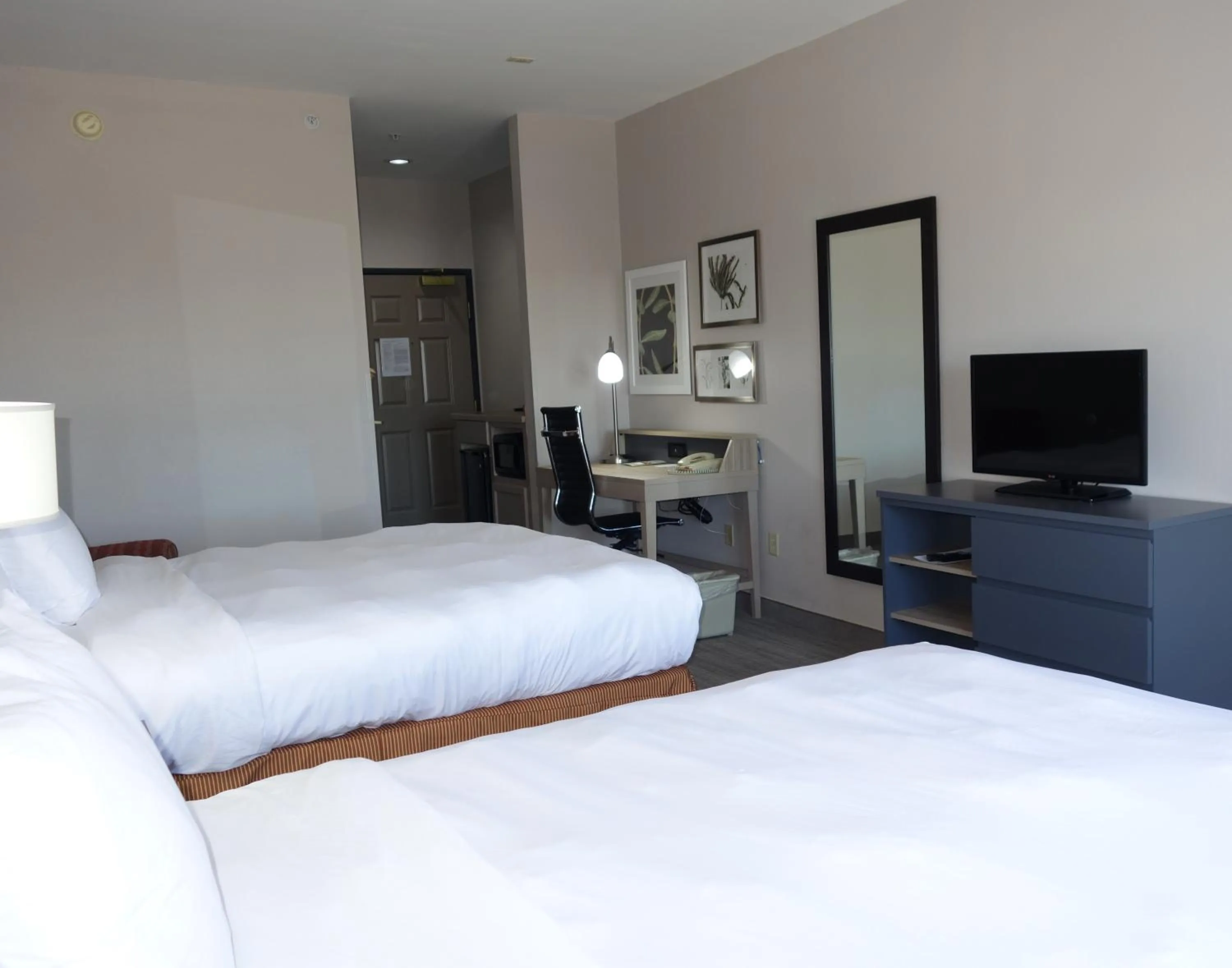 Photo of the whole room, Bed in Country Inn & Suites by Radisson, Round Rock, TX