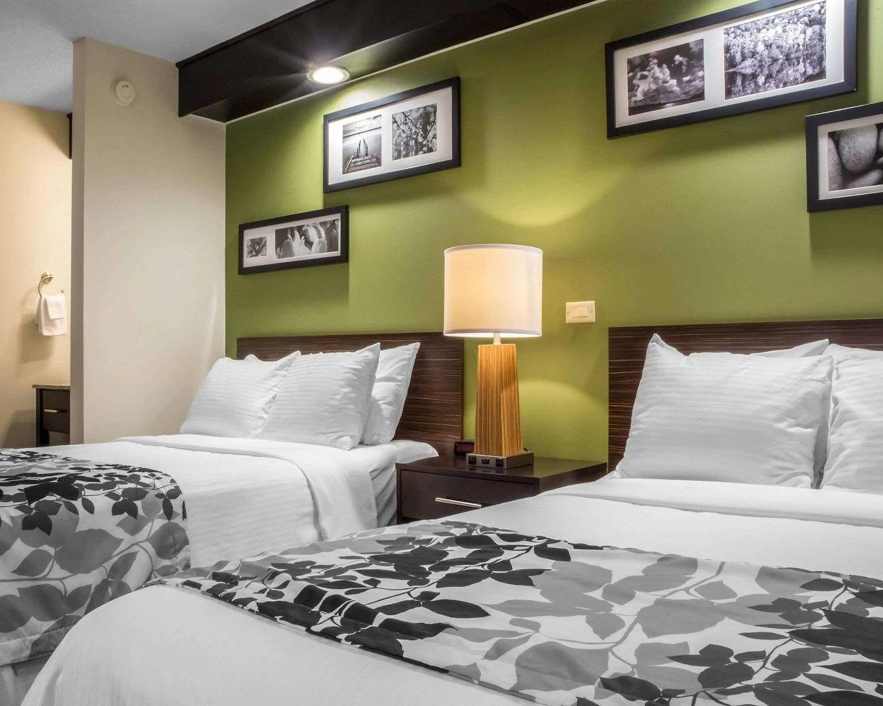 Bedroom, Bed in Sleep Inn Muskoka