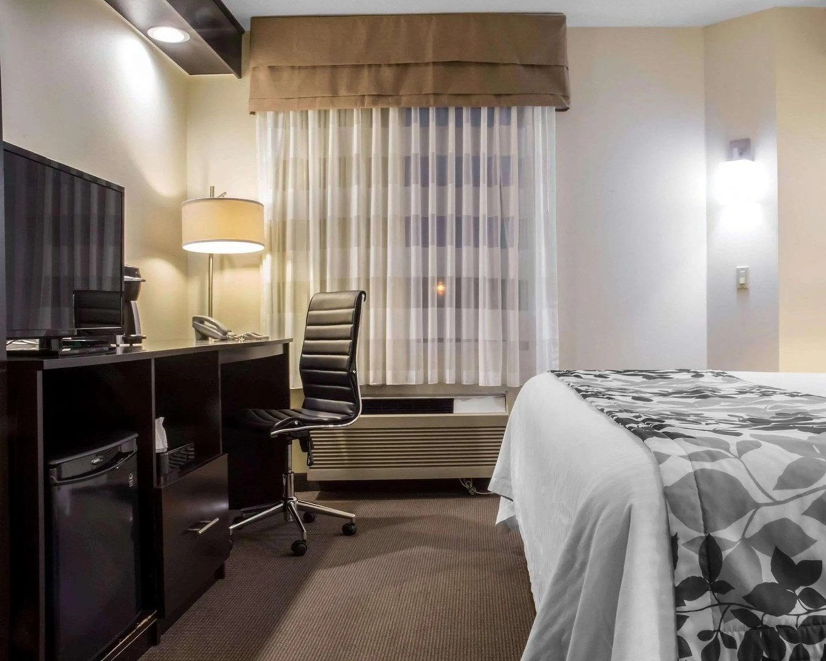 Bedroom, Bed in Sleep Inn Muskoka