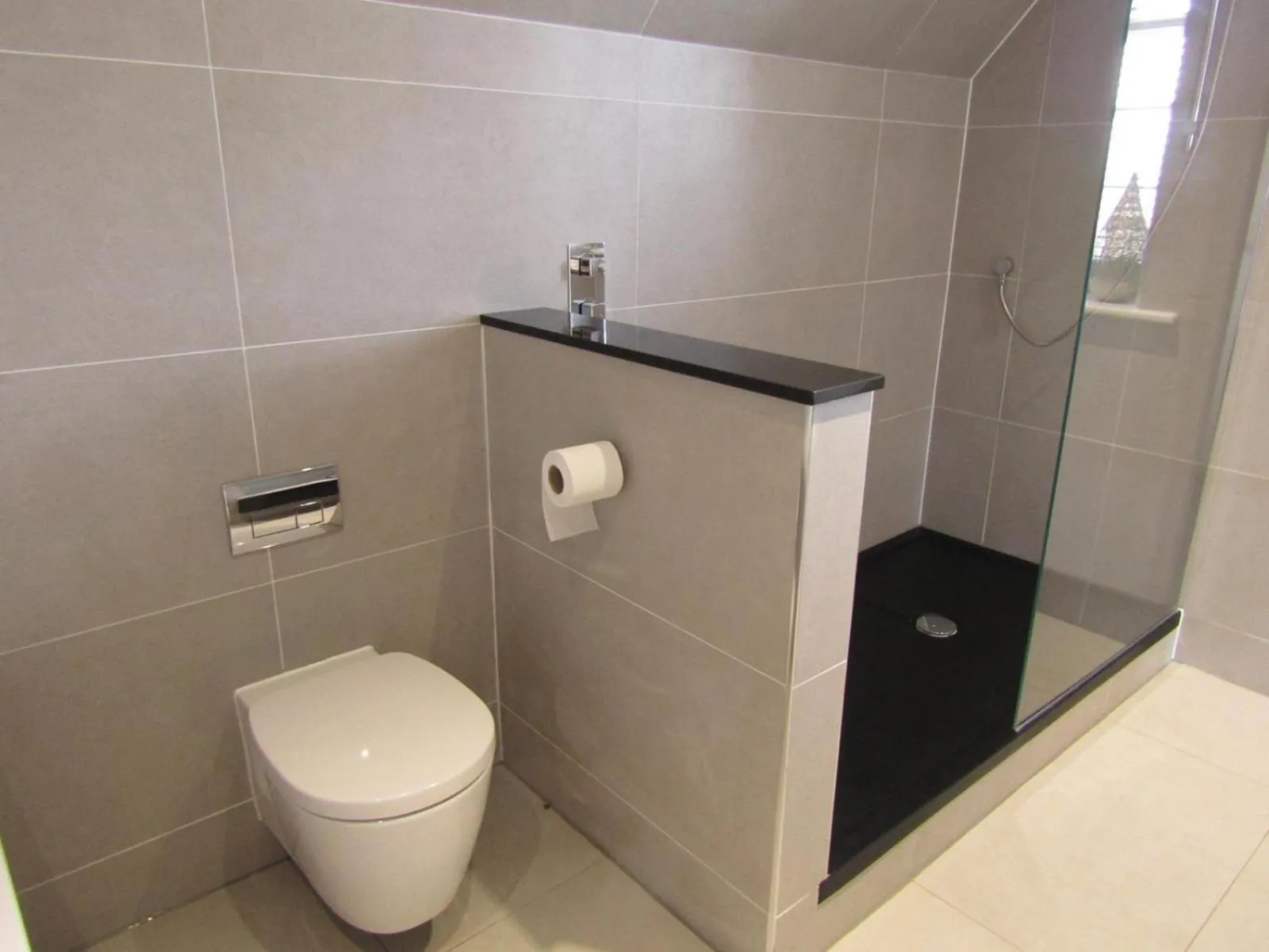 Bathroom in The Craigie Hotel