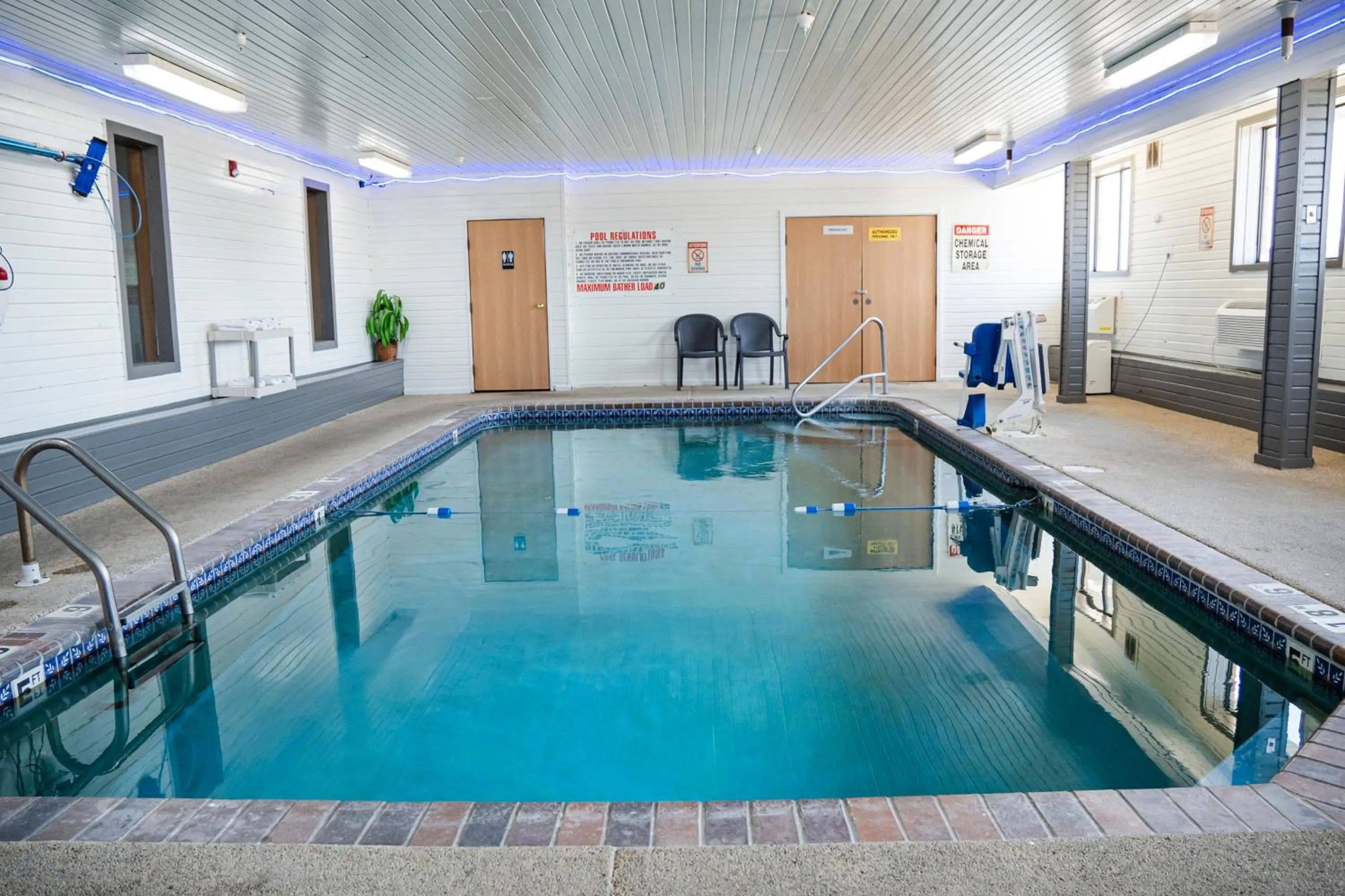 Pool view in Victorian Inn & Suites-York