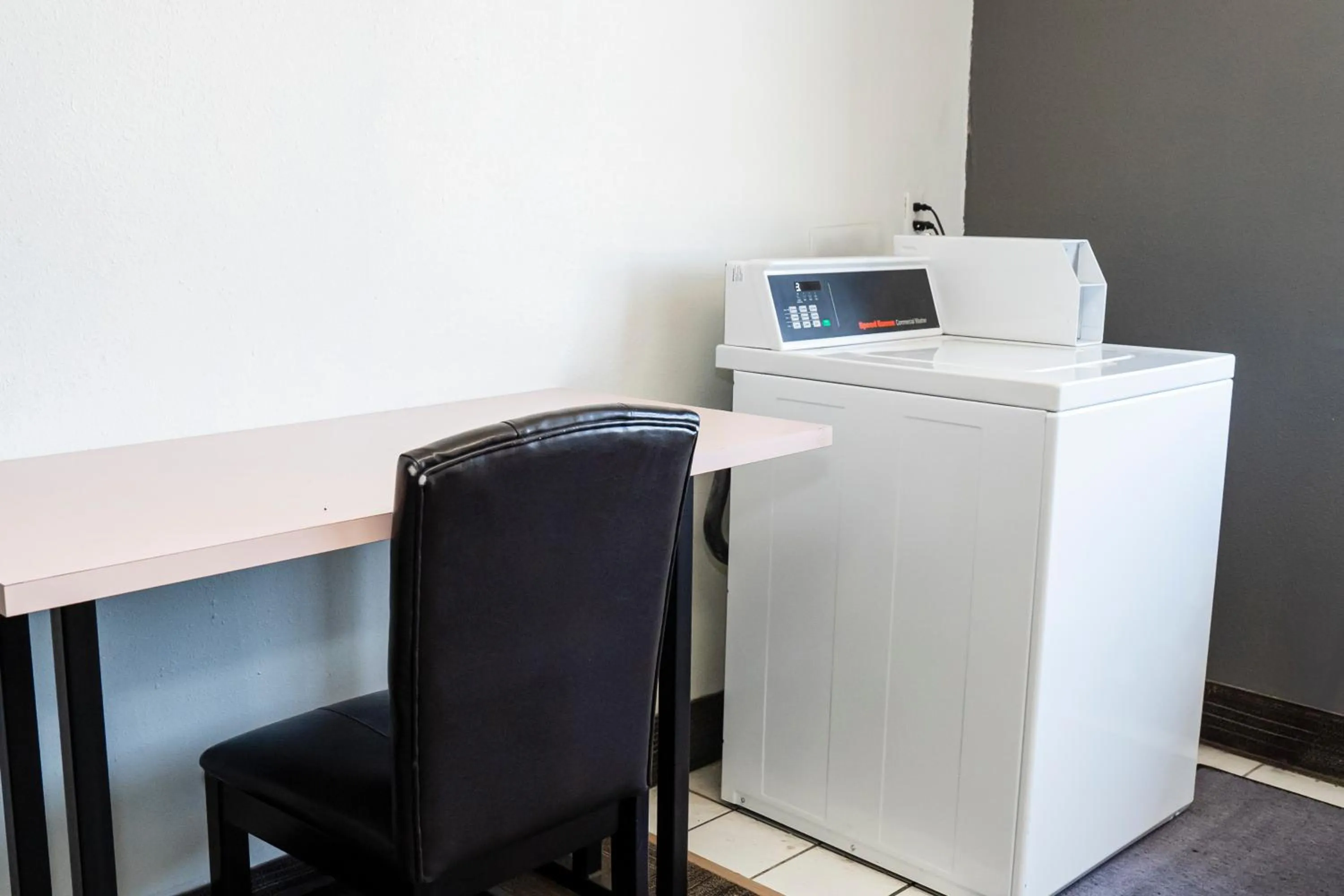 laundry in Victorian Inn & Suites-York