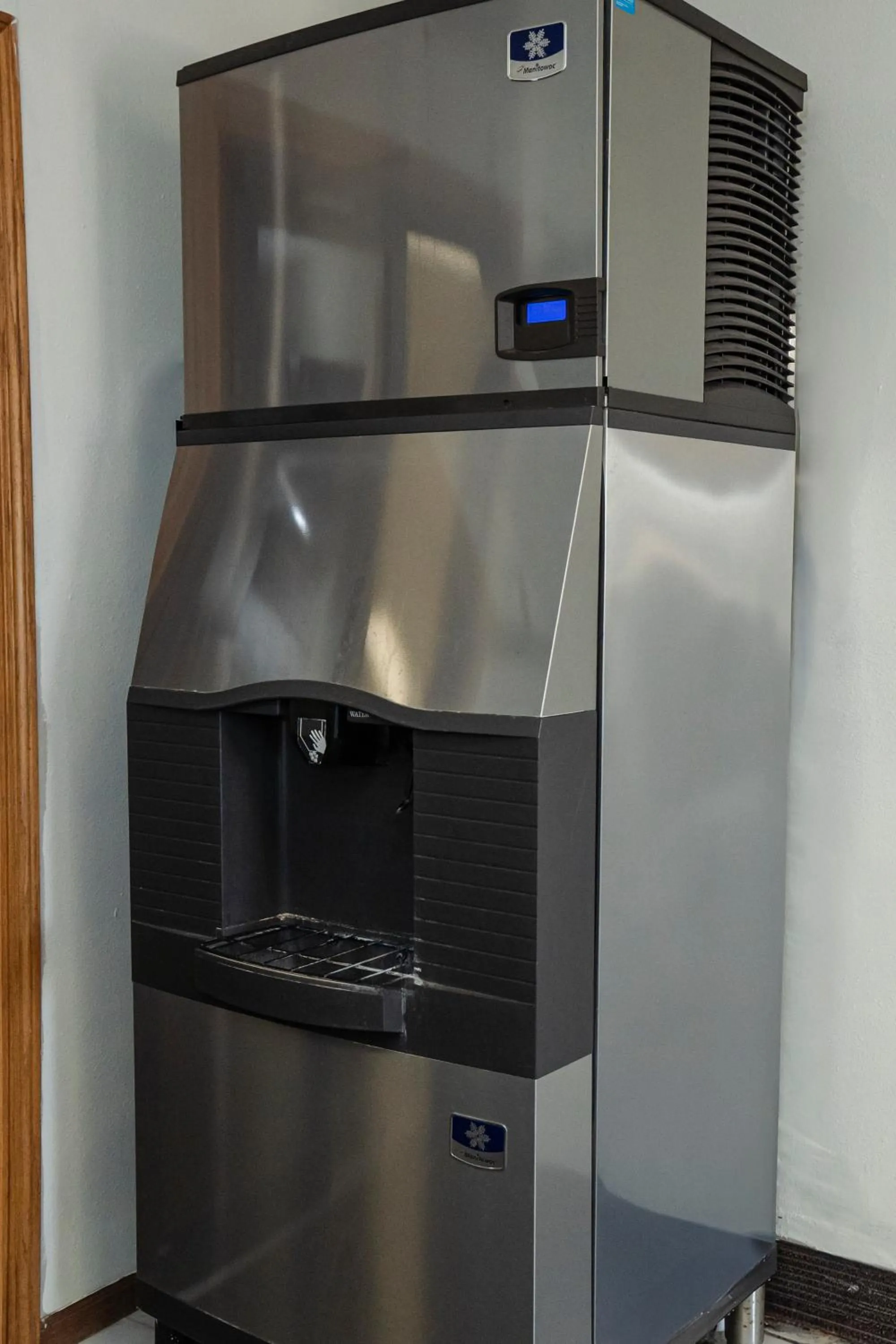 vending machine in Victorian Inn & Suites-York