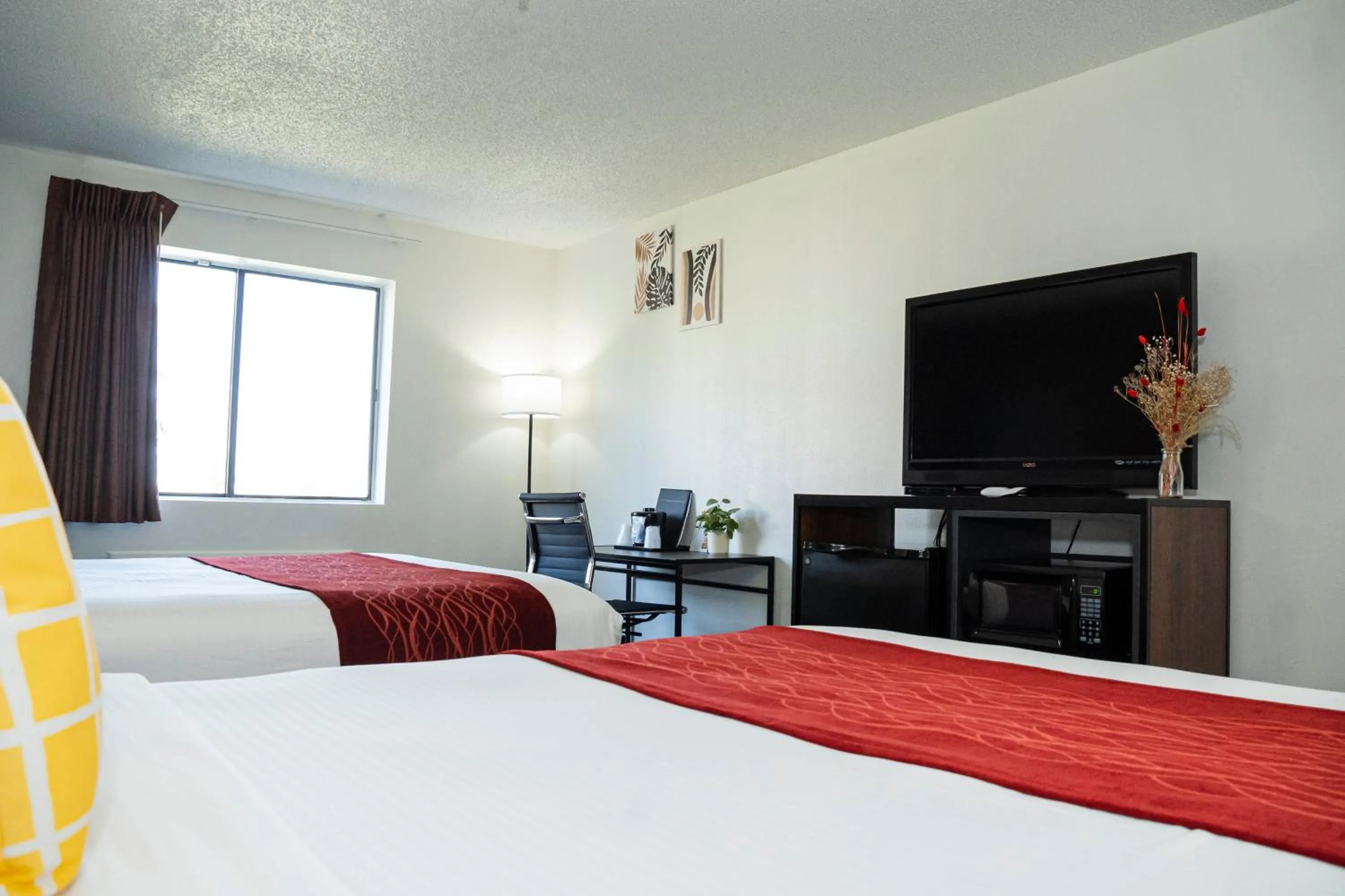 Bed in Victorian Inn & Suites-York