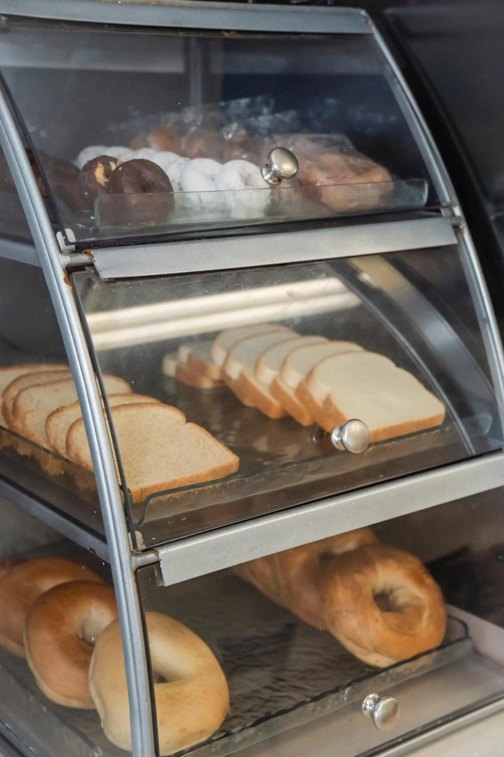 Breakfast in Victorian Inn & Suites-York