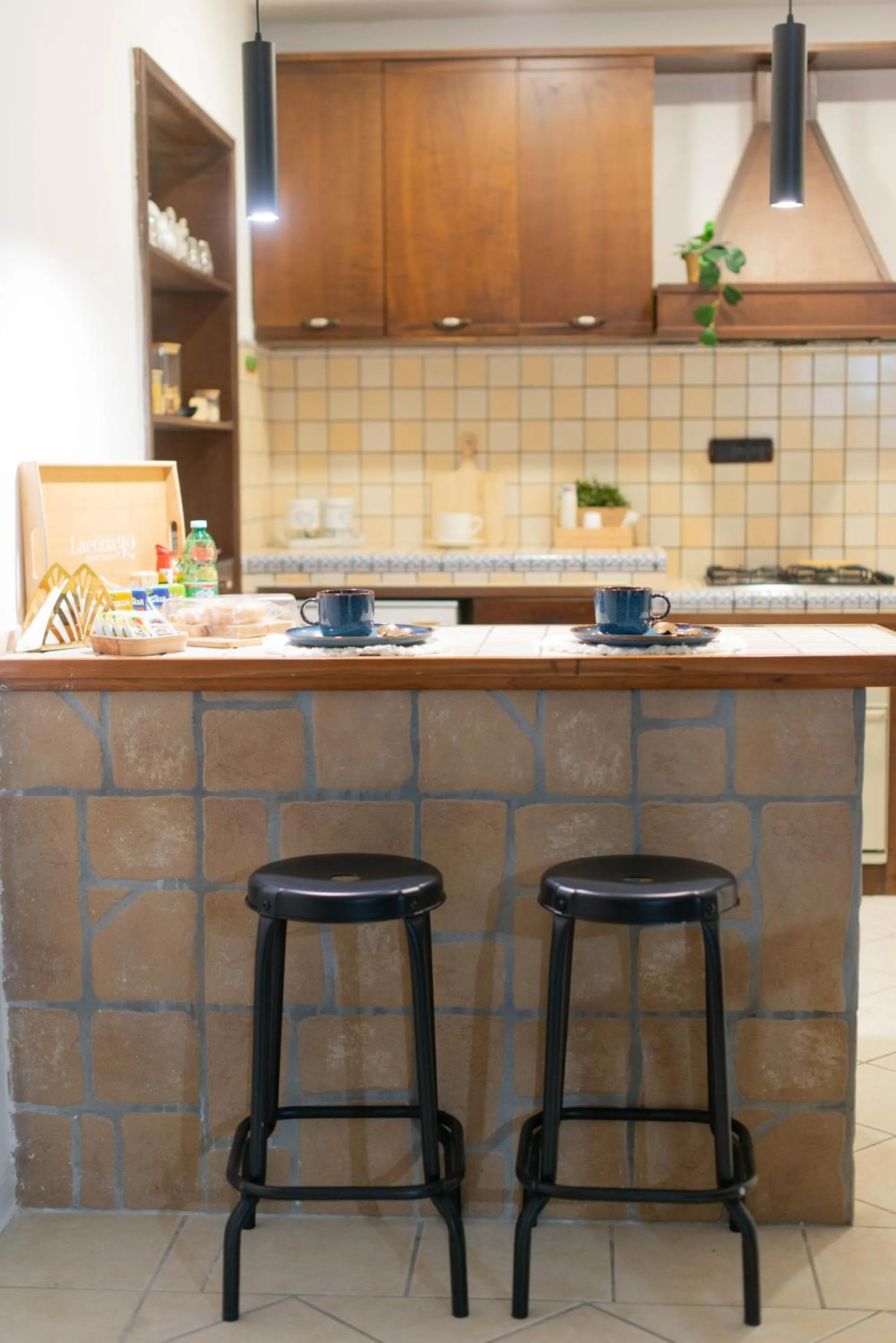 Kitchen or kitchenette in loft style taverna con sala giochi