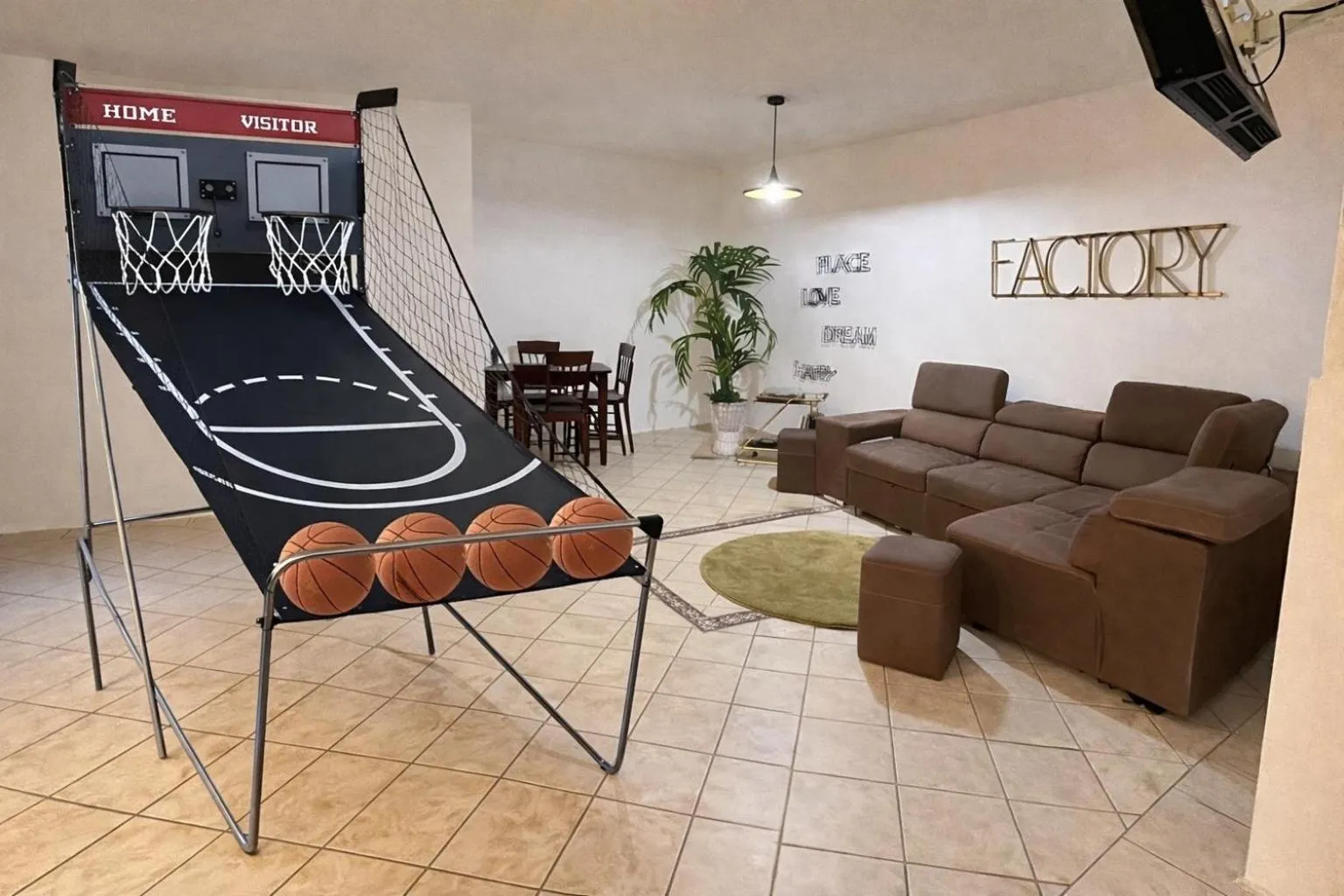 loft style taverna con sala giochi