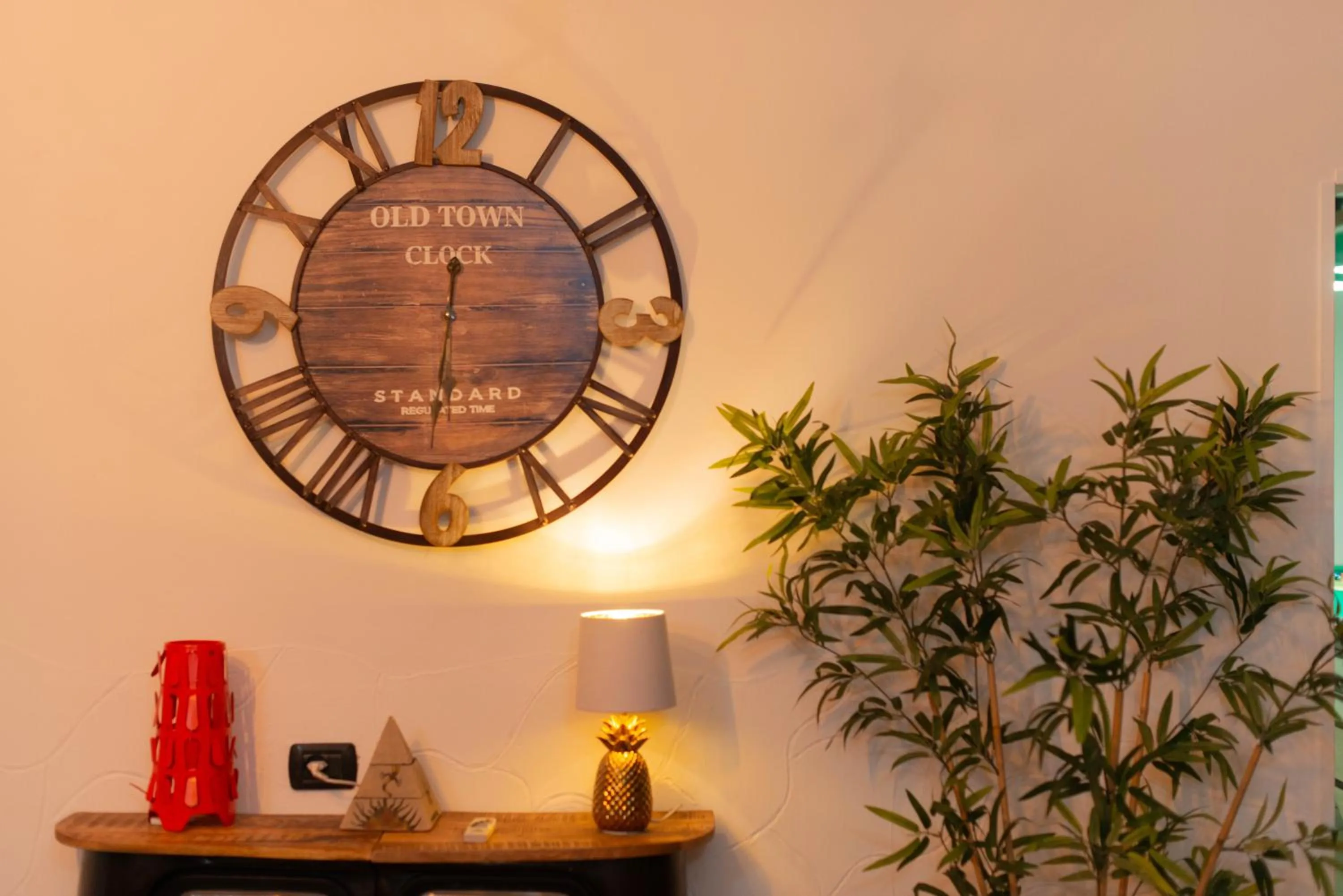 Seating area in loft style taverna con sala giochi