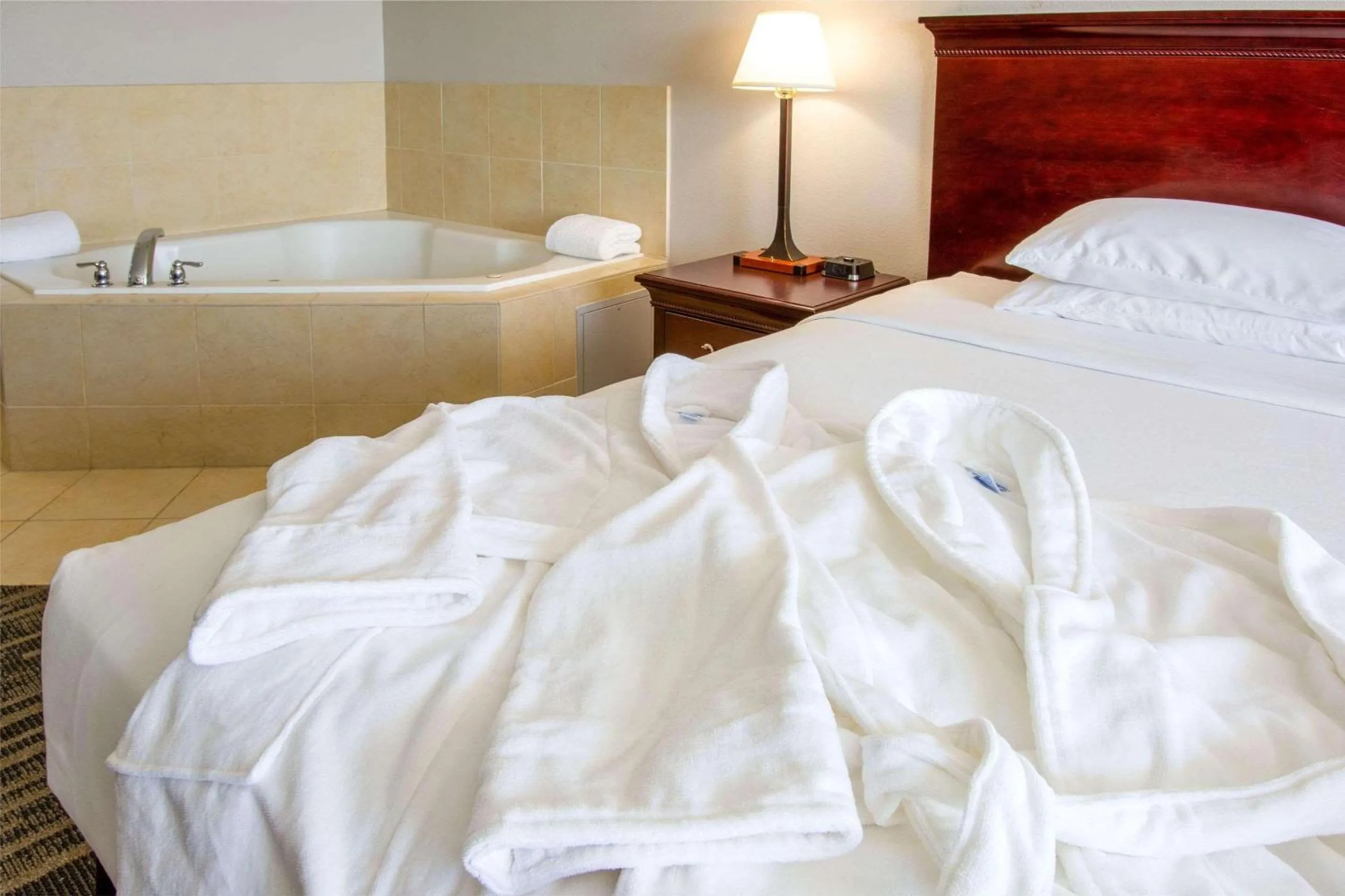 Bedroom, Bed in Country Inn & Suites by Radisson, Tucson City Center AZ