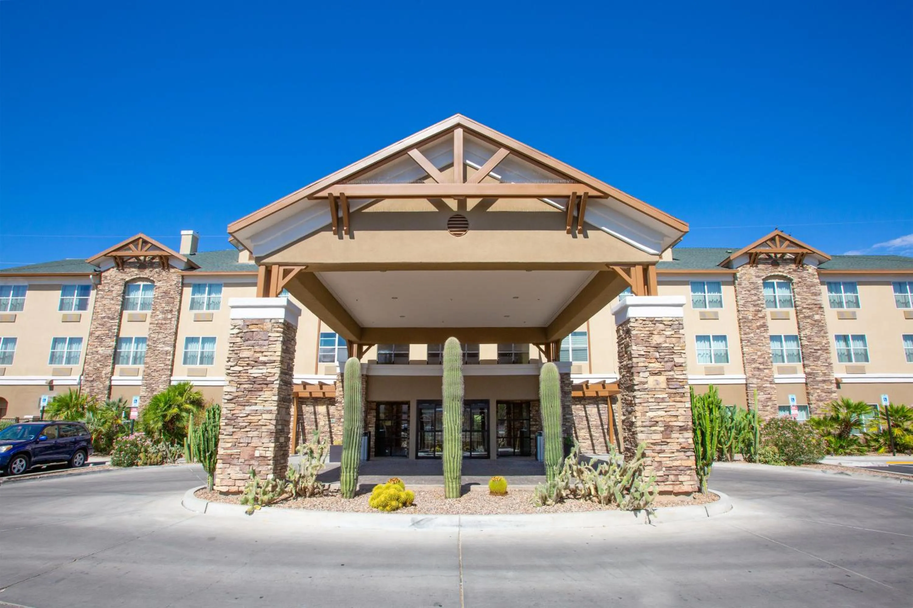 Facade/entrance in Country Inn & Suites by Radisson, Tucson City Center AZ