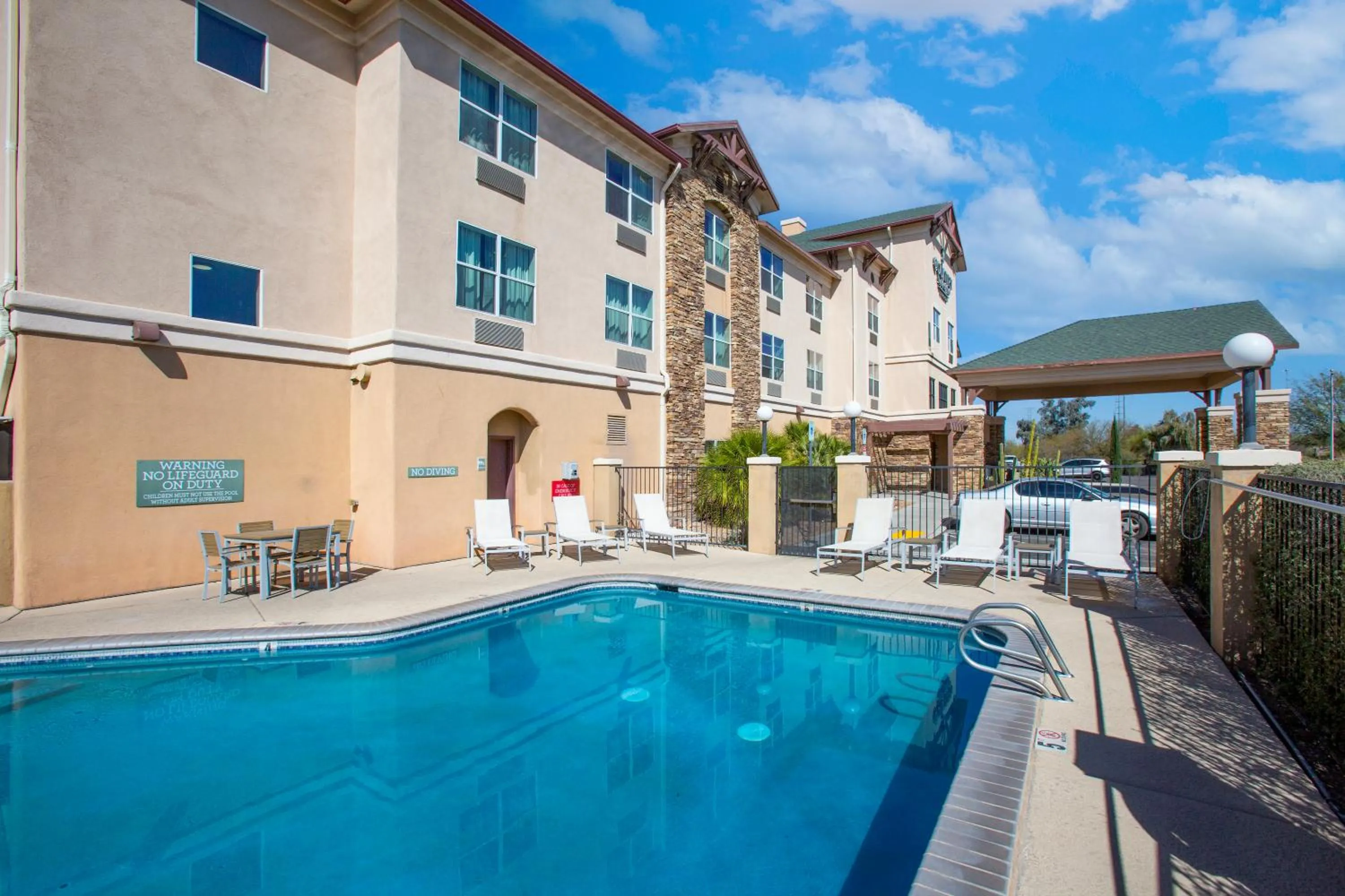 Swimming pool in Country Inn & Suites by Radisson, Tucson City Center AZ