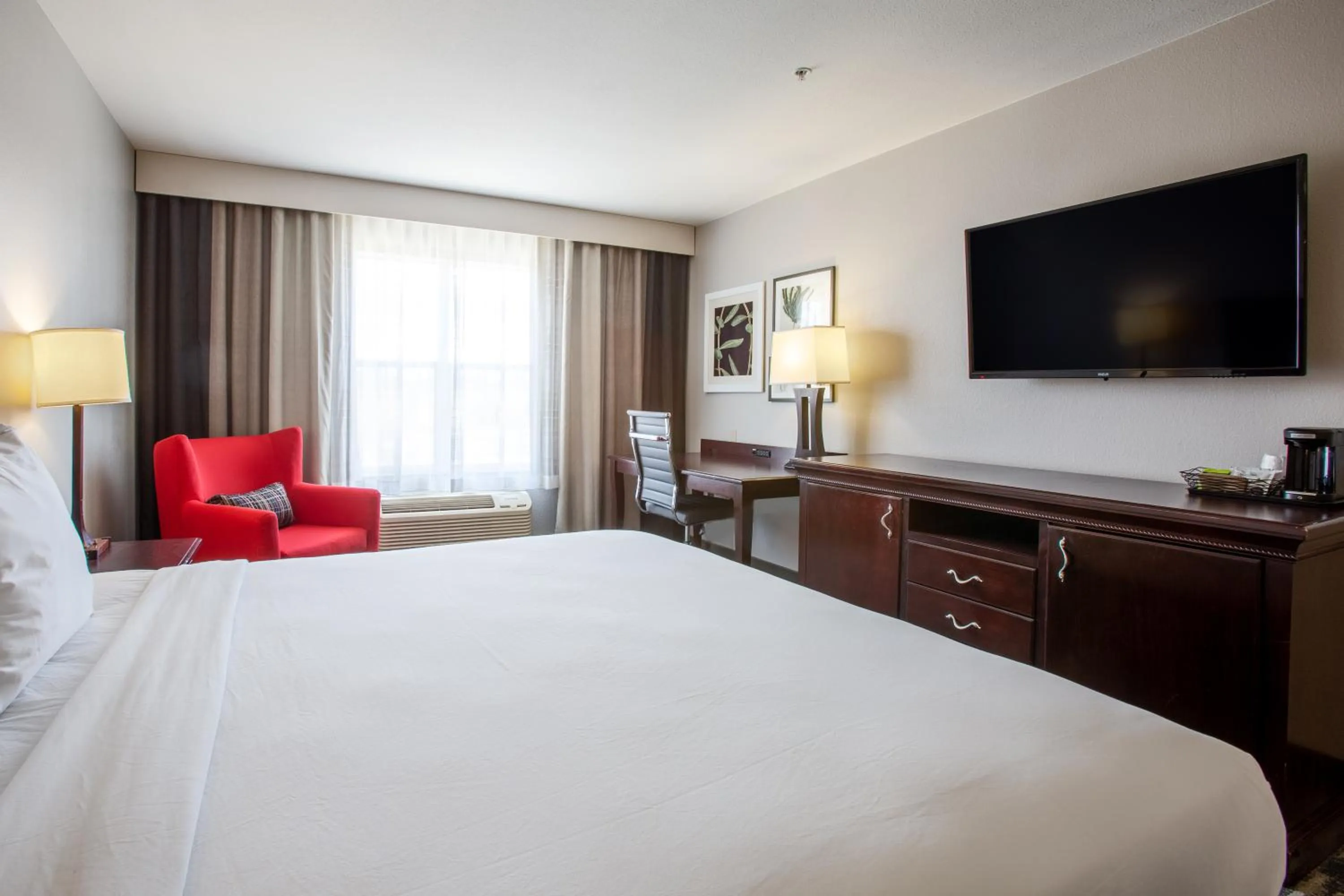 TV and multimedia, Bed in Country Inn & Suites by Radisson, Tucson City Center AZ