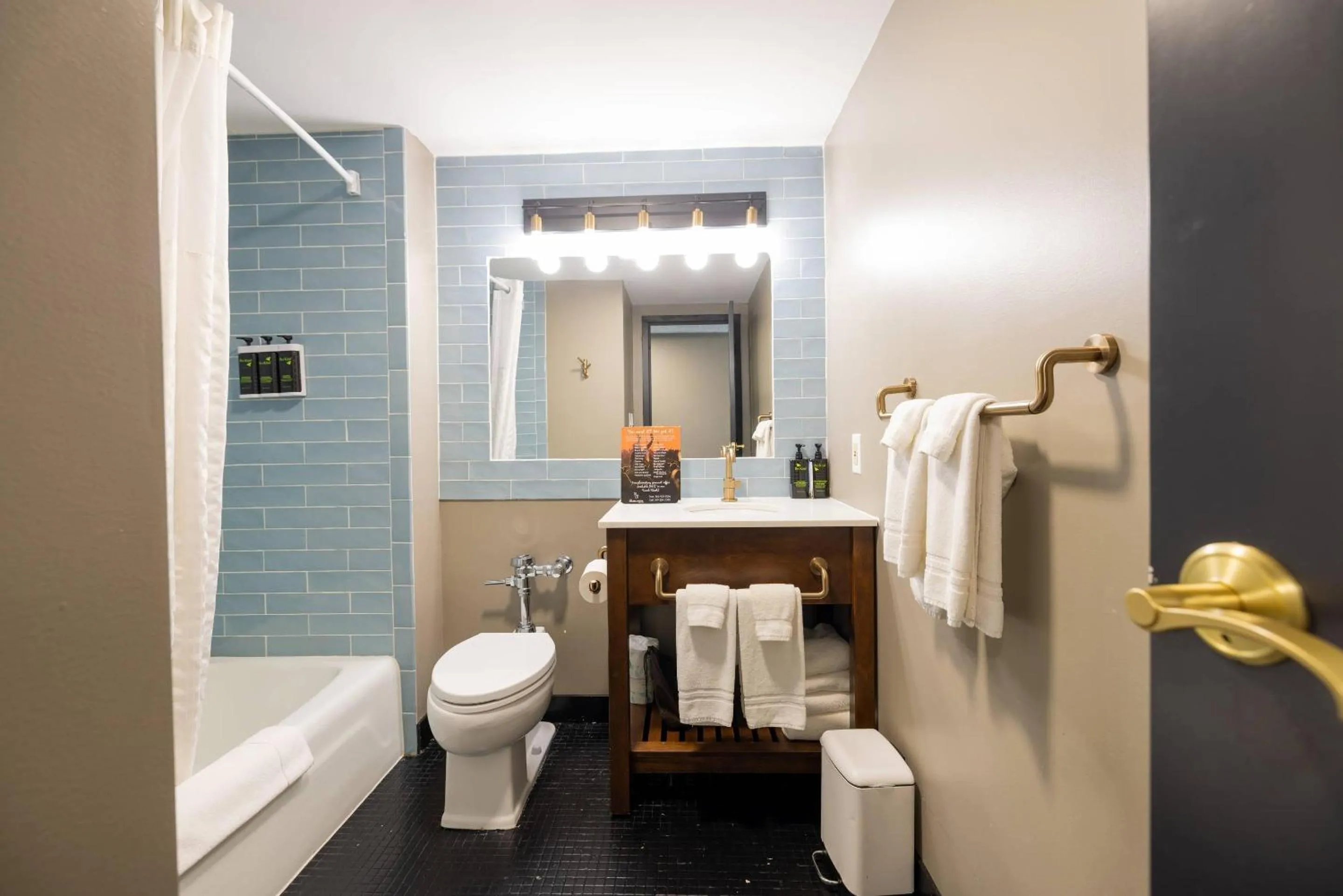 Bedroom in The Highlander Hotel, Ascend Hotel Collection