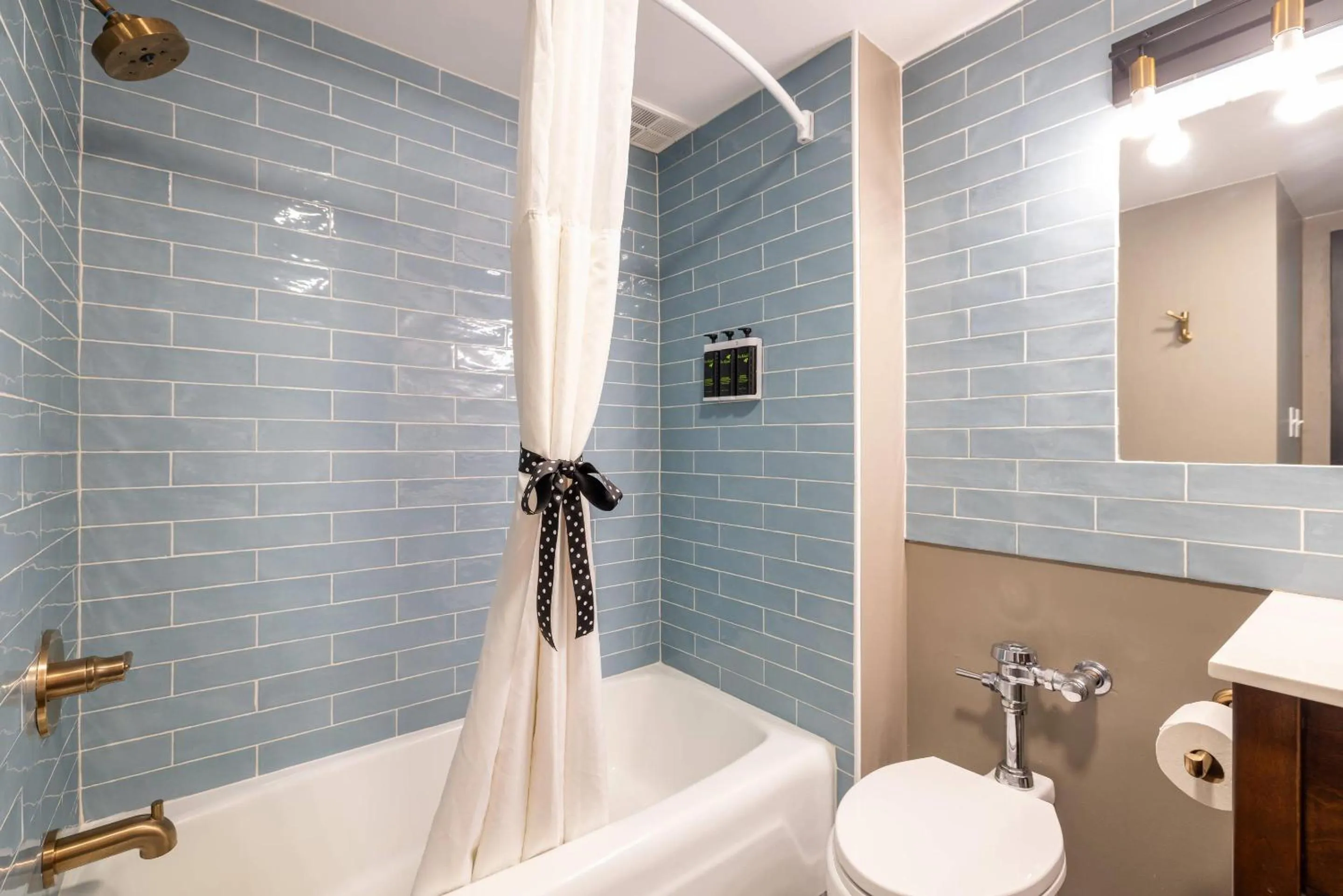 Bedroom in The Highlander Hotel, Ascend Hotel Collection