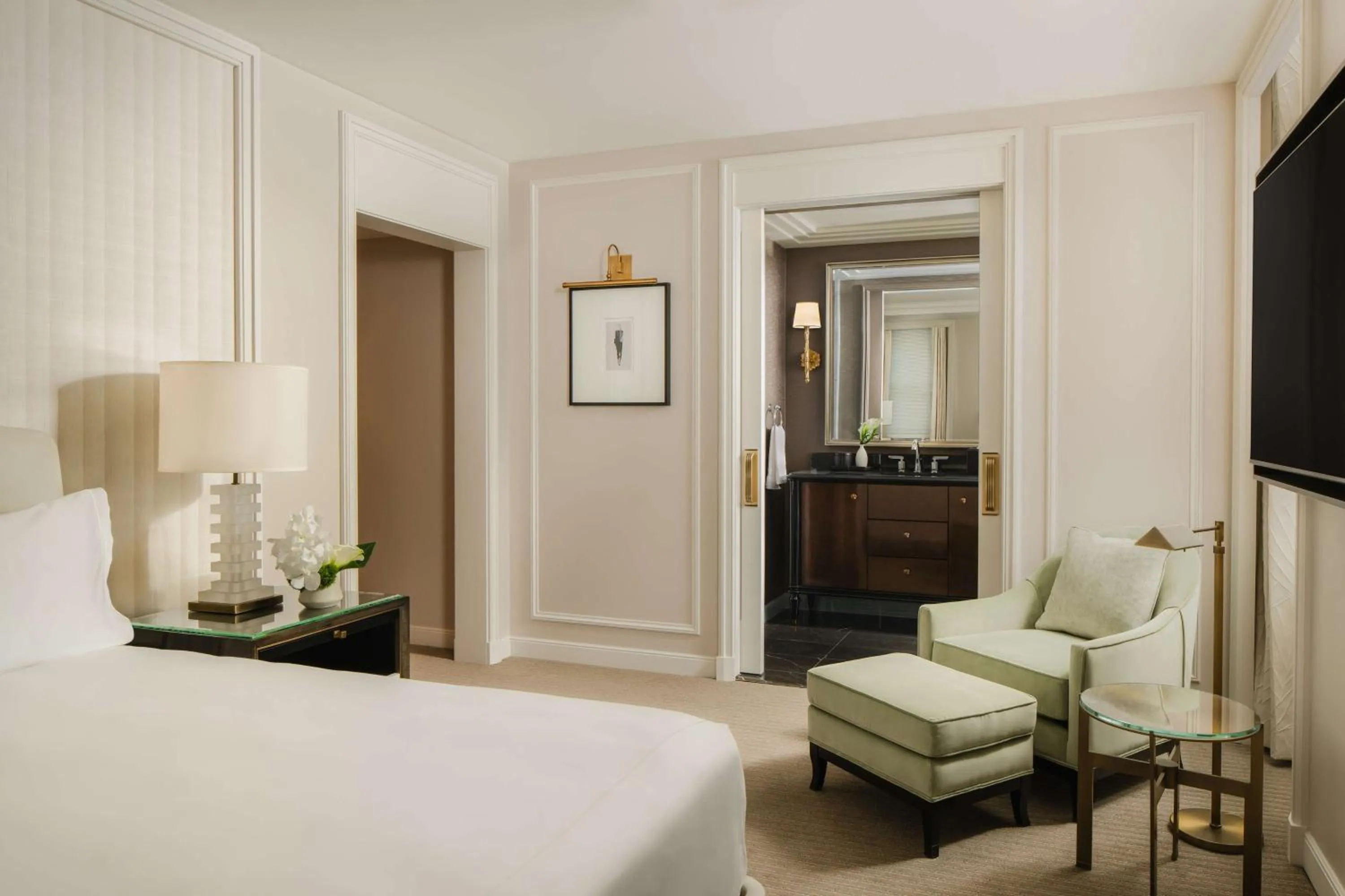Bed in Waldorf Astoria New York