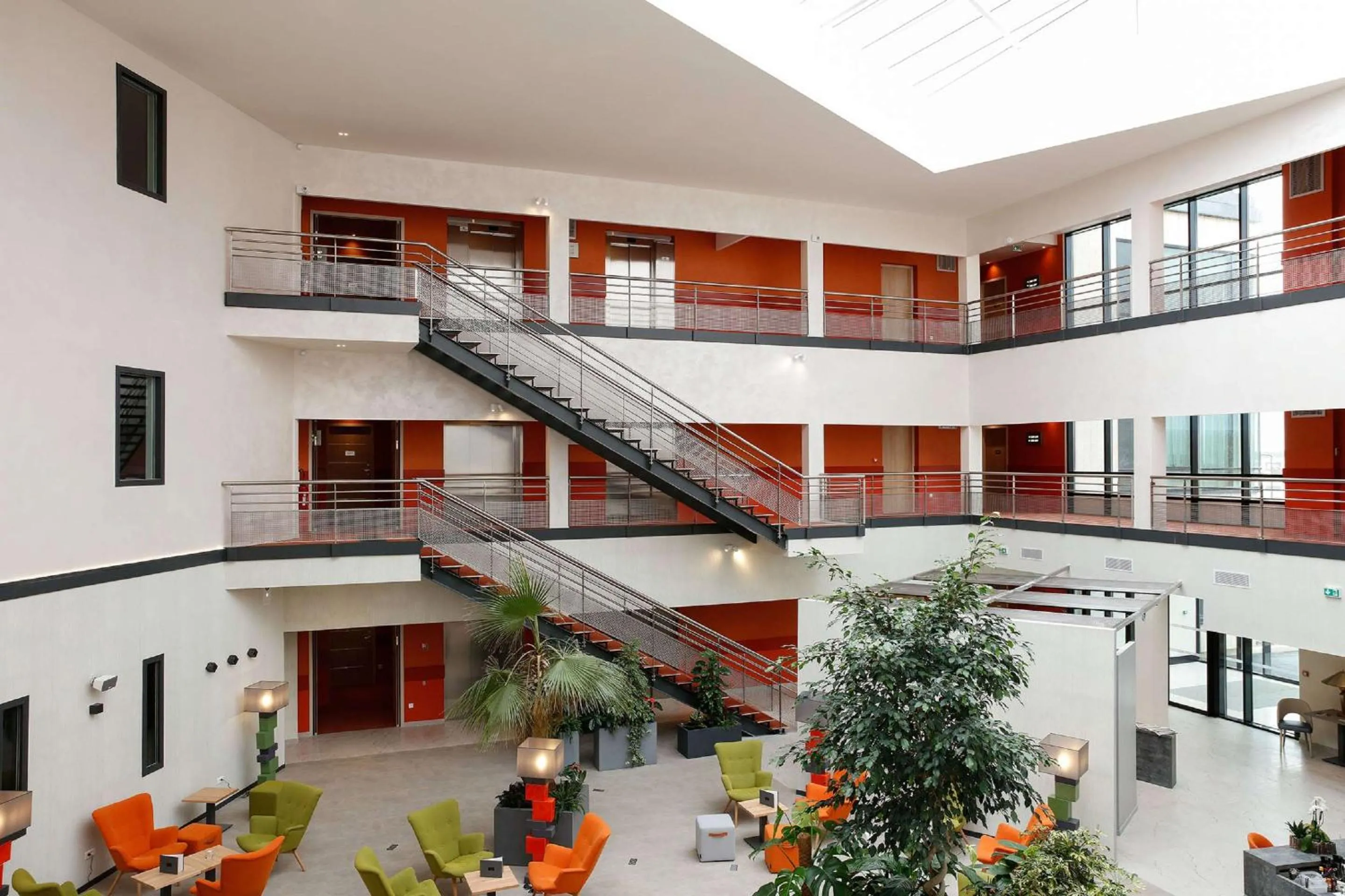 Lobby or reception in Best Western Plus Hôtel Escapade Senlis