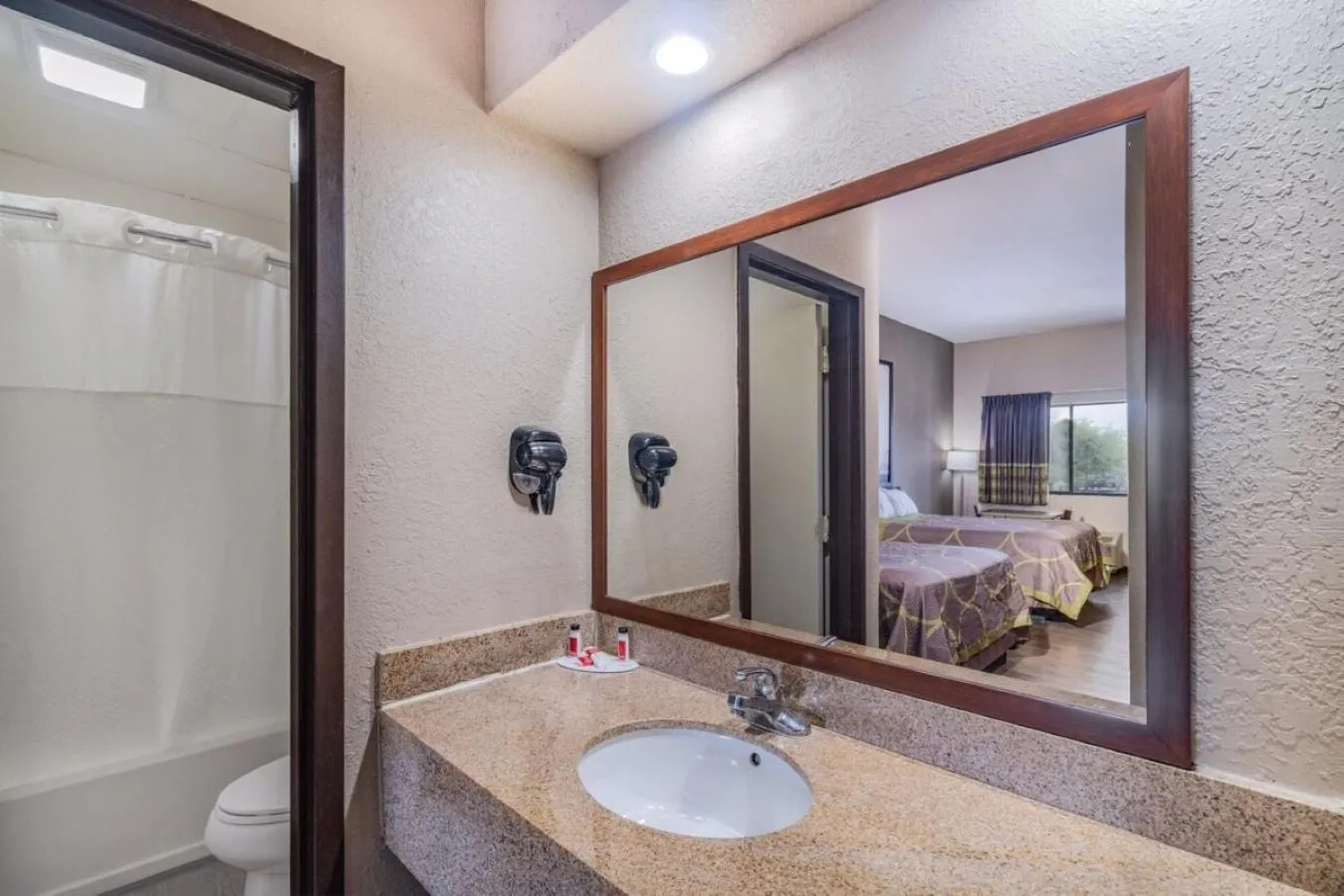 Bathroom, Bed in Super 8 by Wyndham Columbia