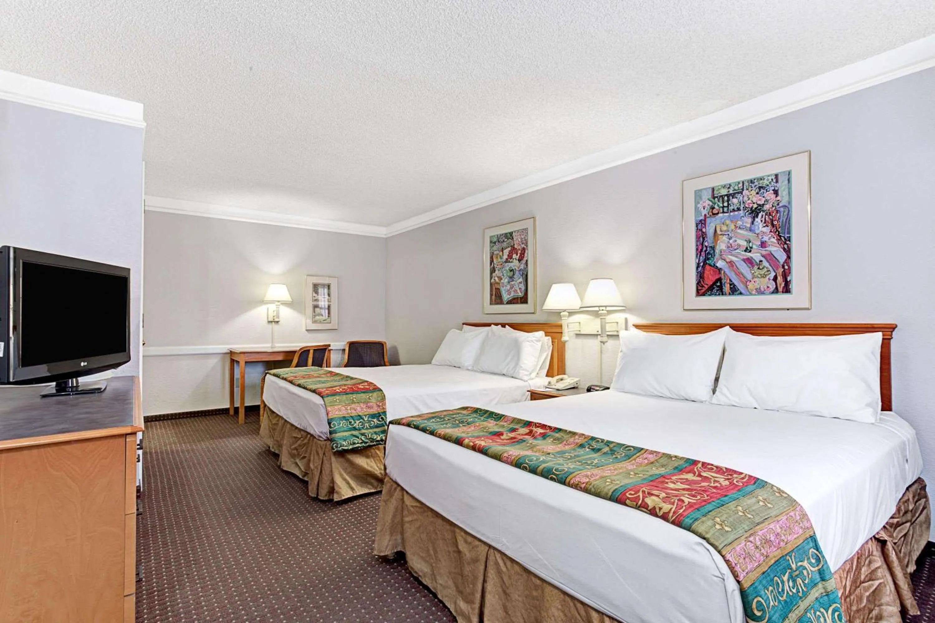 Photo of the whole room, Bed in Days Inn by Wyndham Tucson City Center