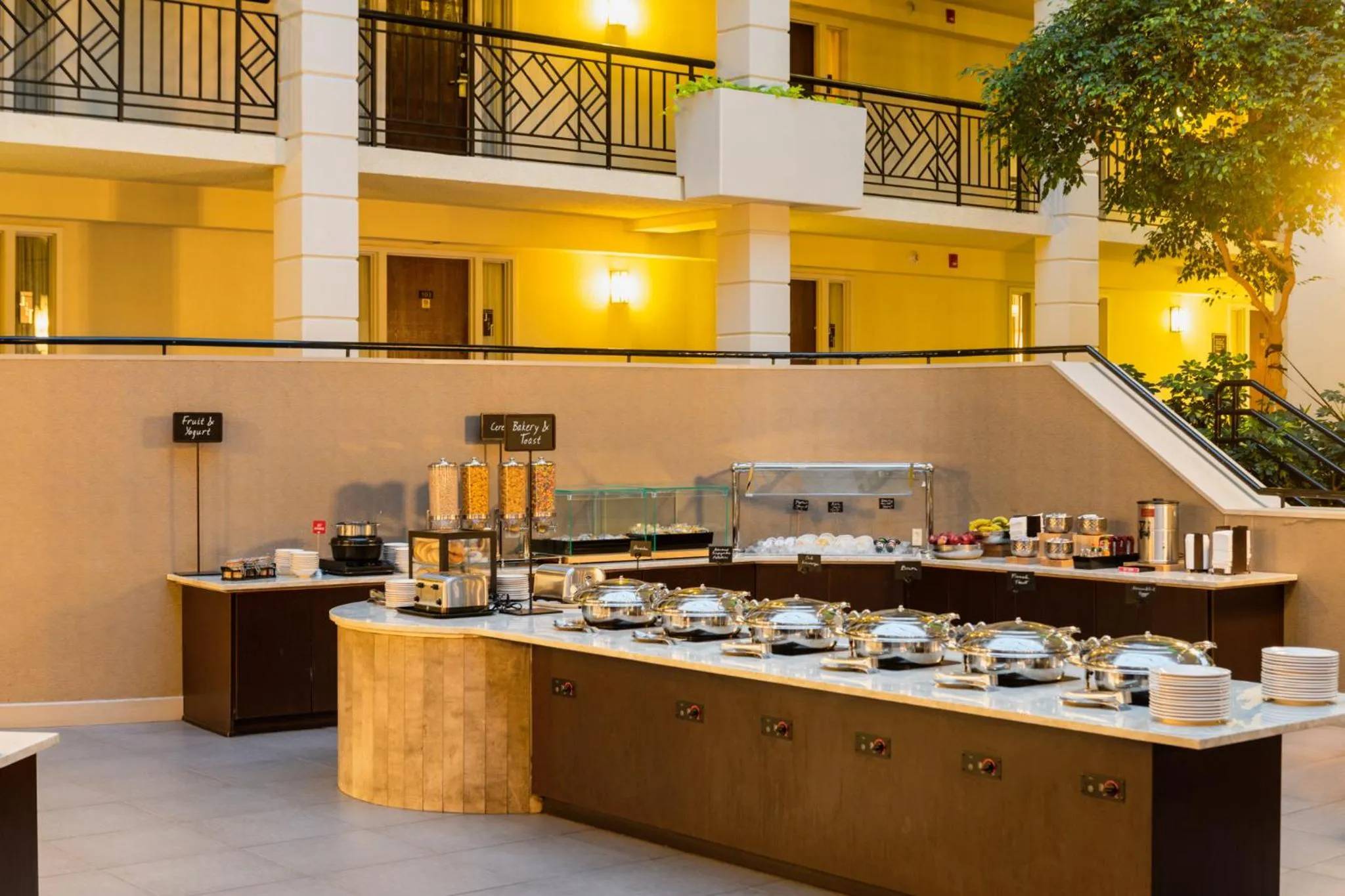 Breakfast in Embassy Suites by Hilton Piscataway Somerset