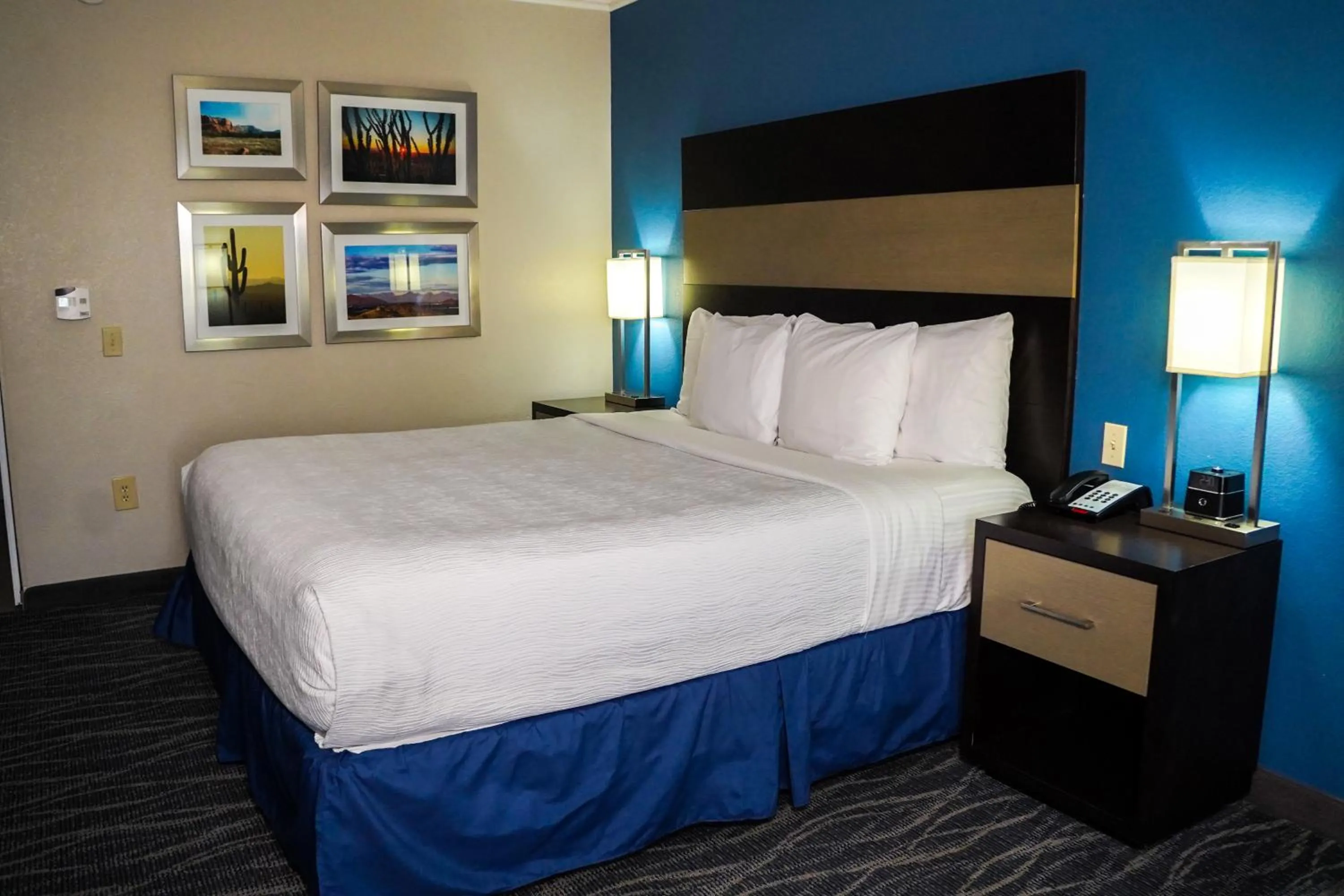 Bed in La Quinta by Wyndham Phoenix I-10 West