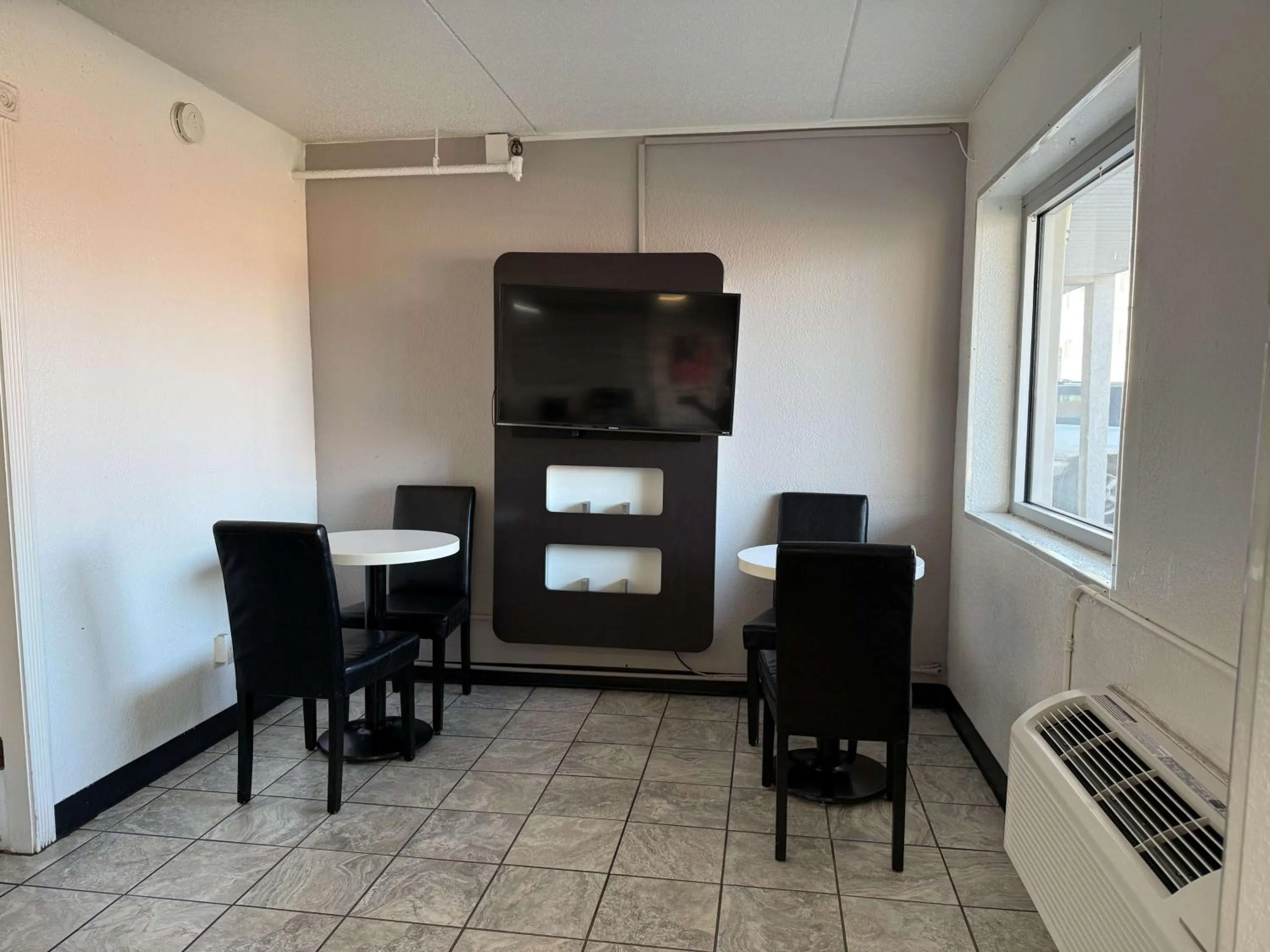 Lobby or reception in Motel 6-Joliet, IL - I-80