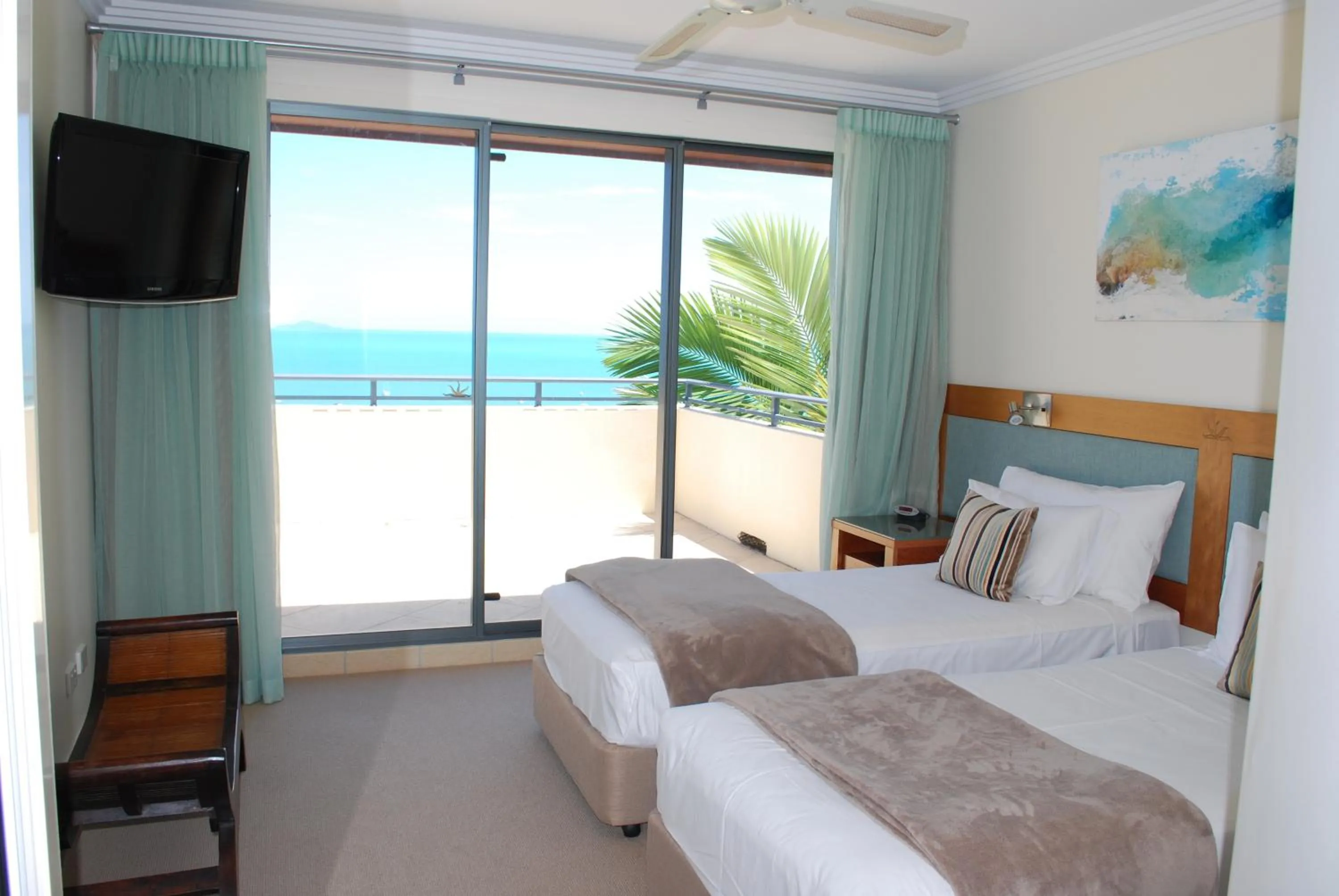 Bedroom, Bed in Pinnacles