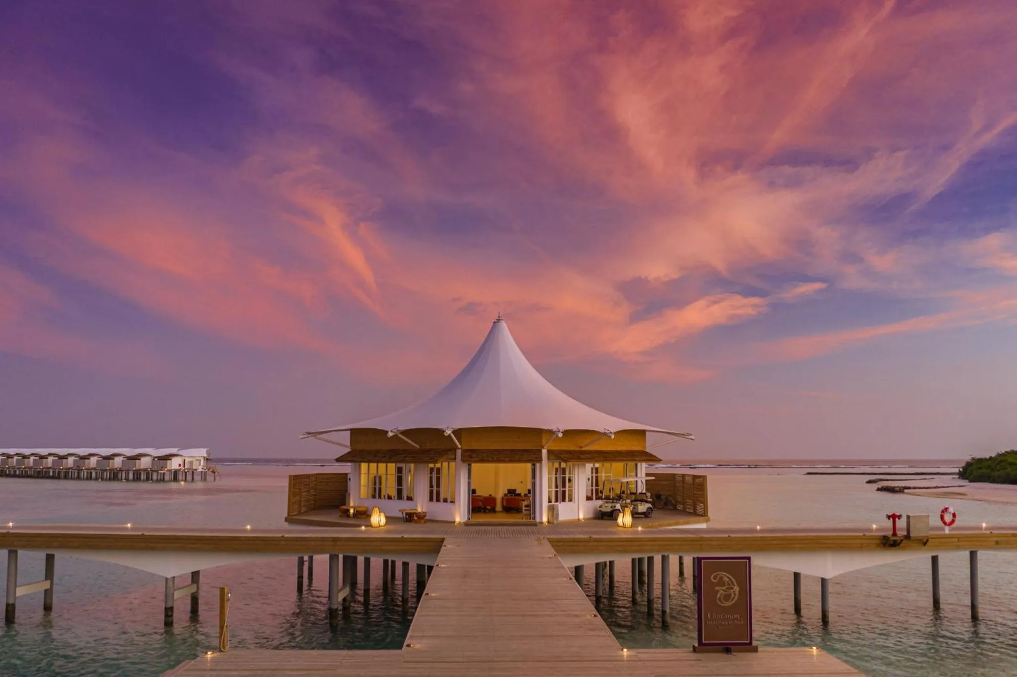 Lobby or reception in Cinnamon Hakuraa Huraa Maldives - All Inclusive Adults-Only Escape with One-way Free Speedboat