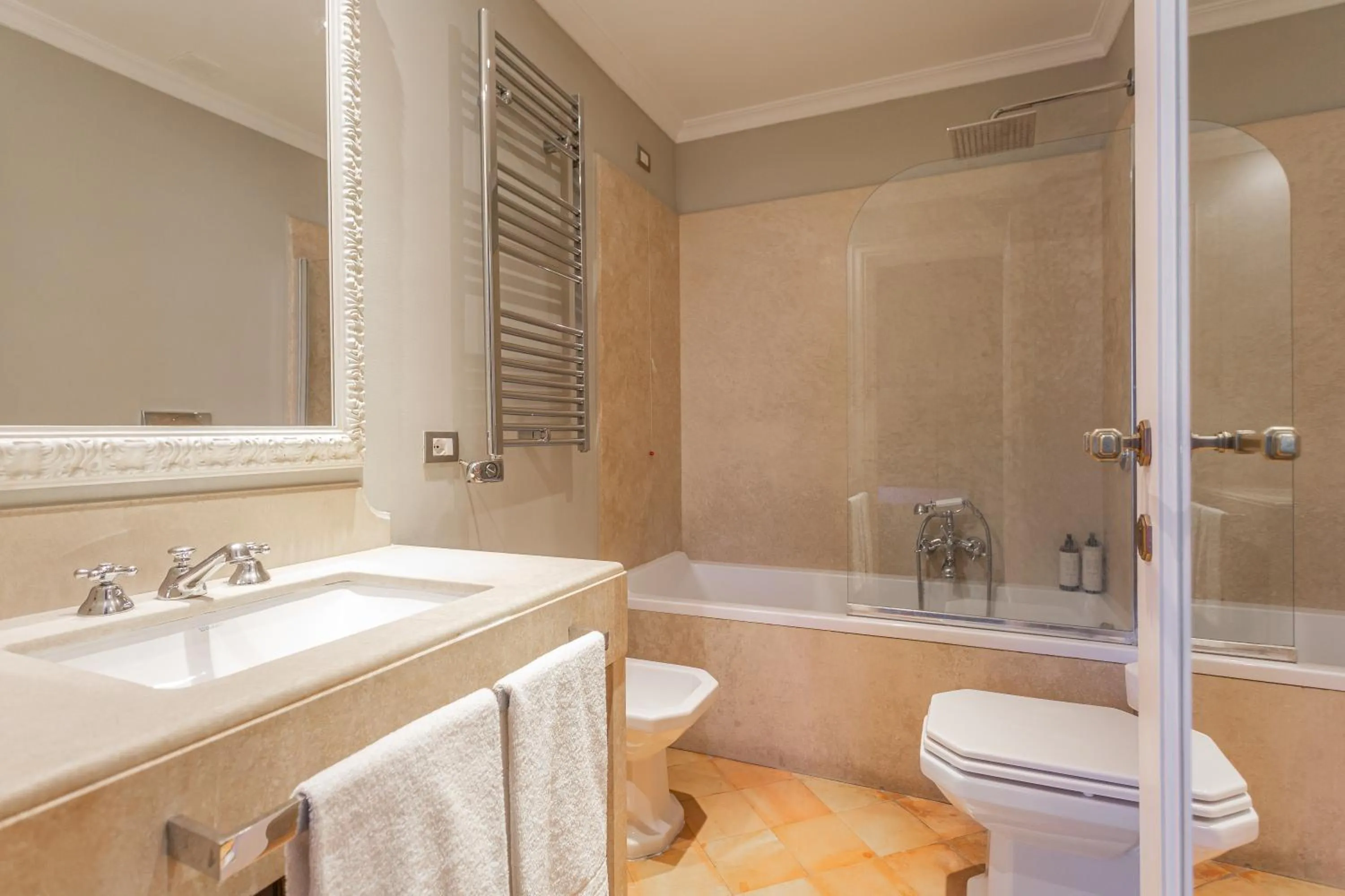 Bathroom in Hotel Parrasio