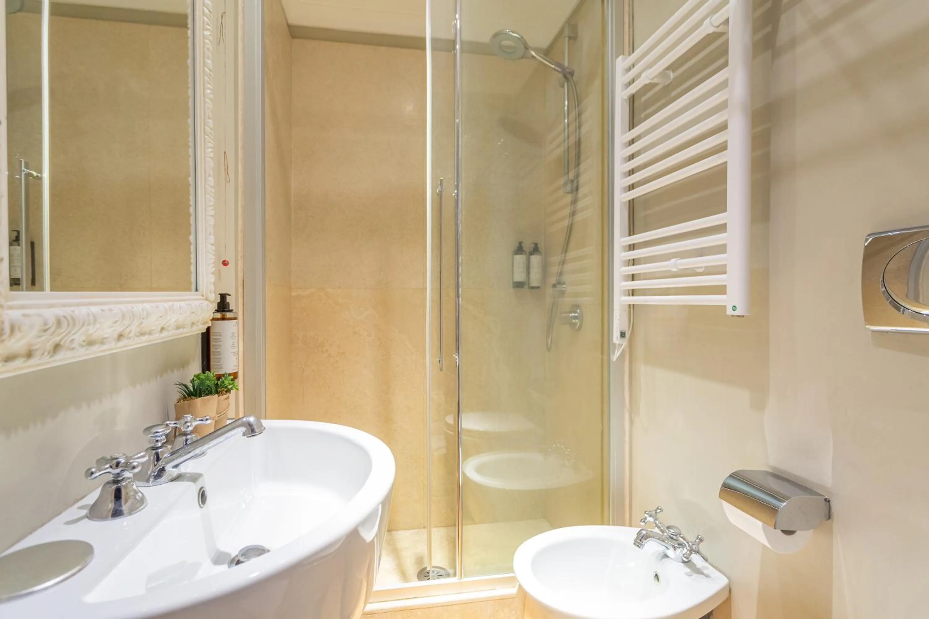 Bathroom in Hotel Parrasio