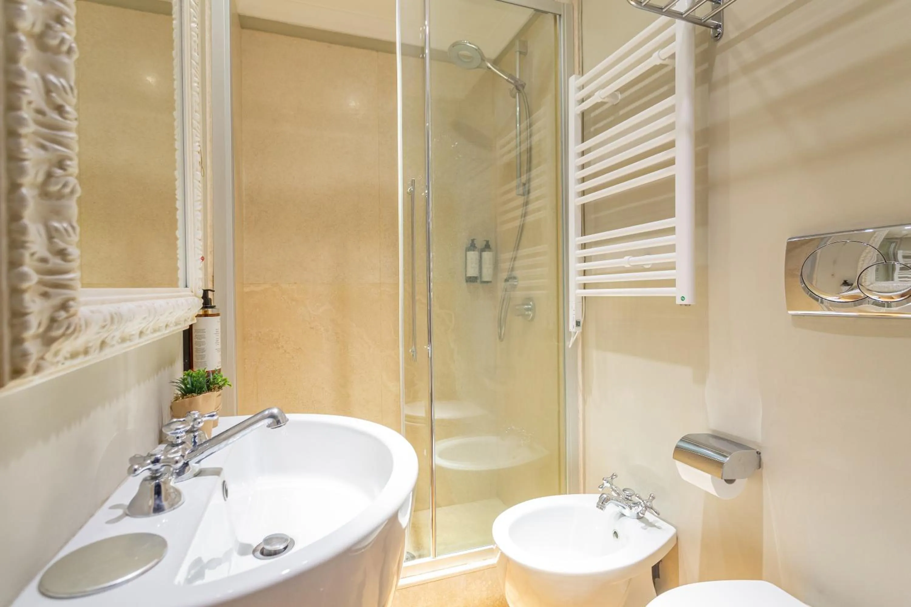 Bathroom in Hotel Parrasio