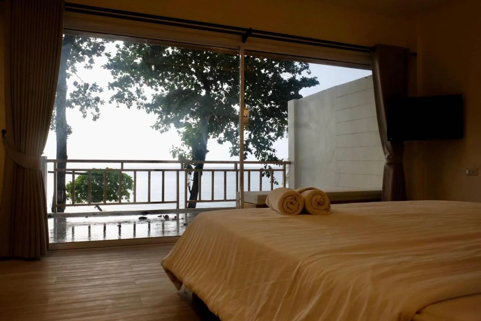 Bed in Siam Beach Resort