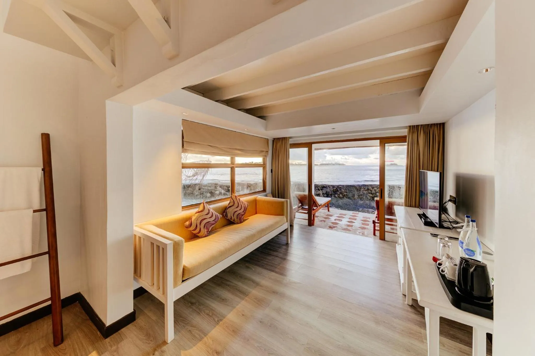 Living room, Bed in Cinnamon Dhonveli Maldives