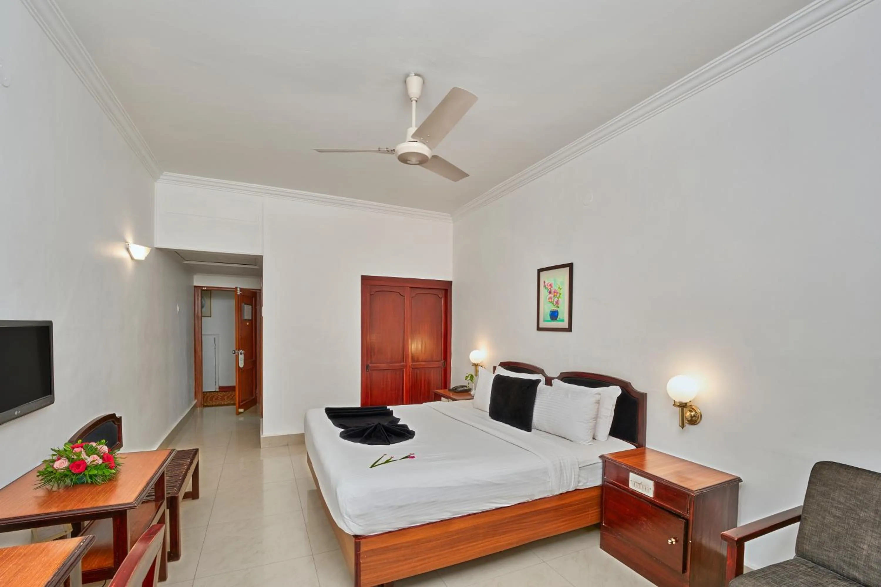 Photo of the whole room, Bed in Abad Fort