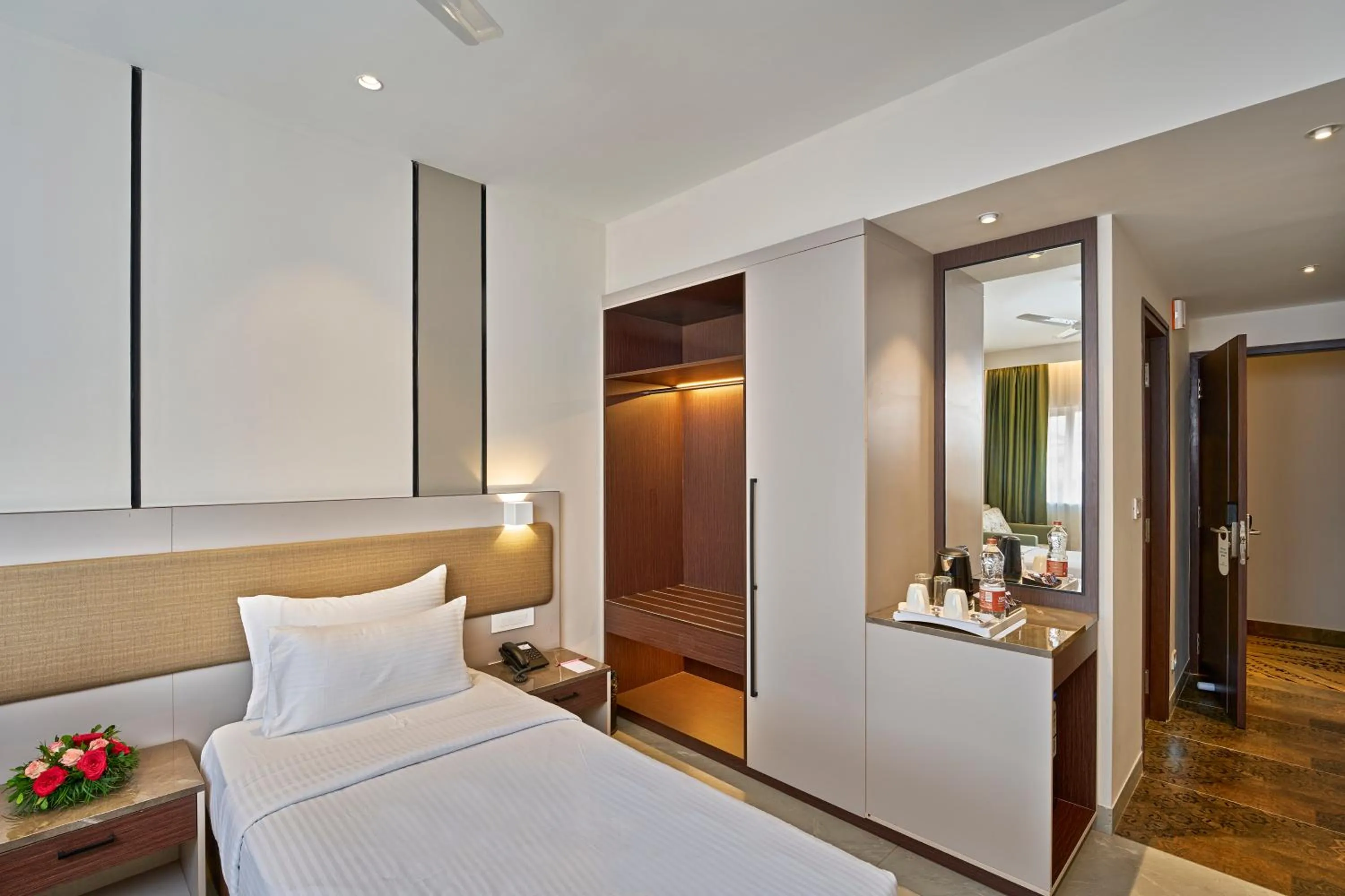 Photo of the whole room, Bed in Abad Fort