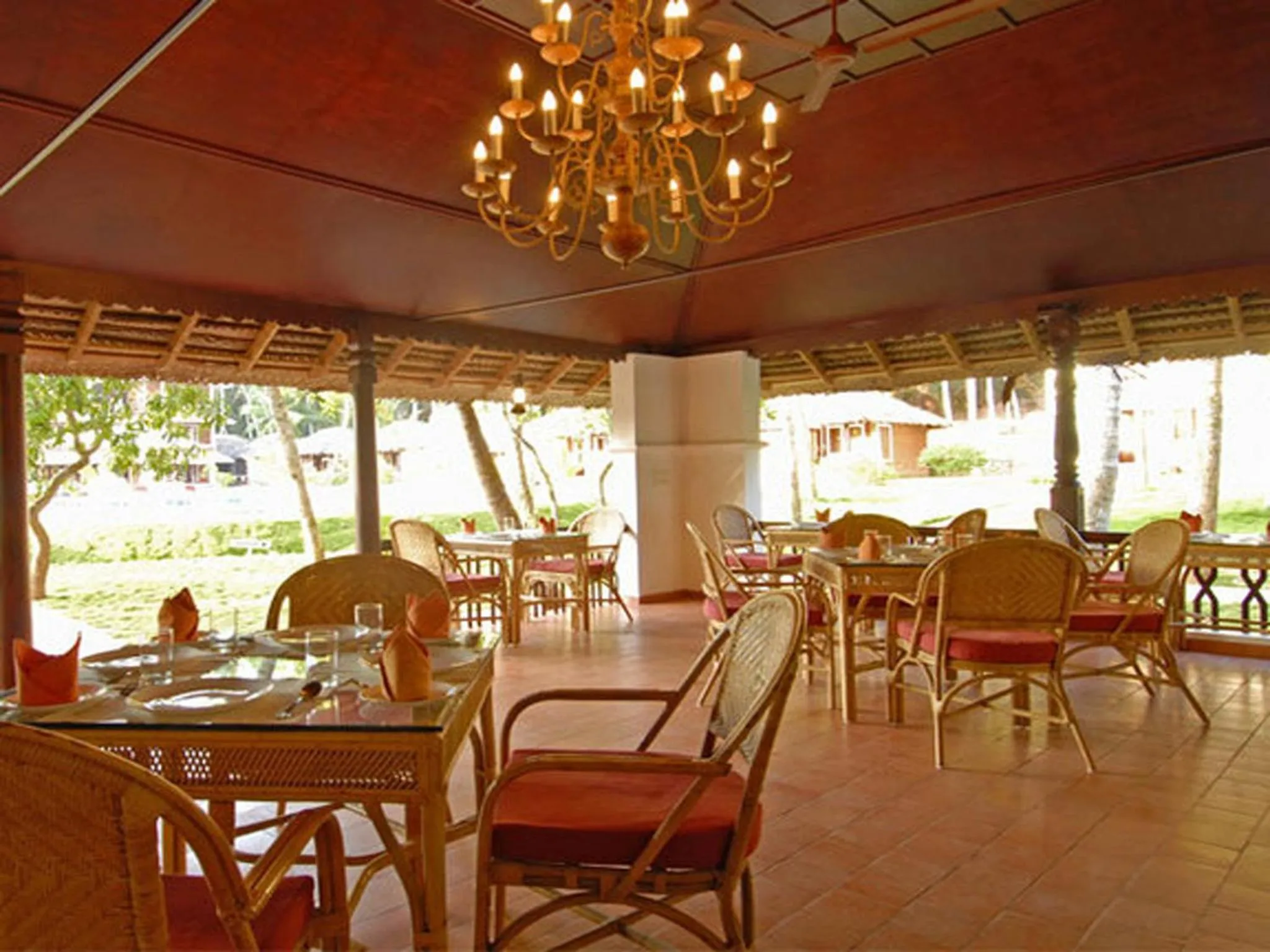 Restaurant/places to eat in Abad Harmonia Ayurvedic Beach Resort
