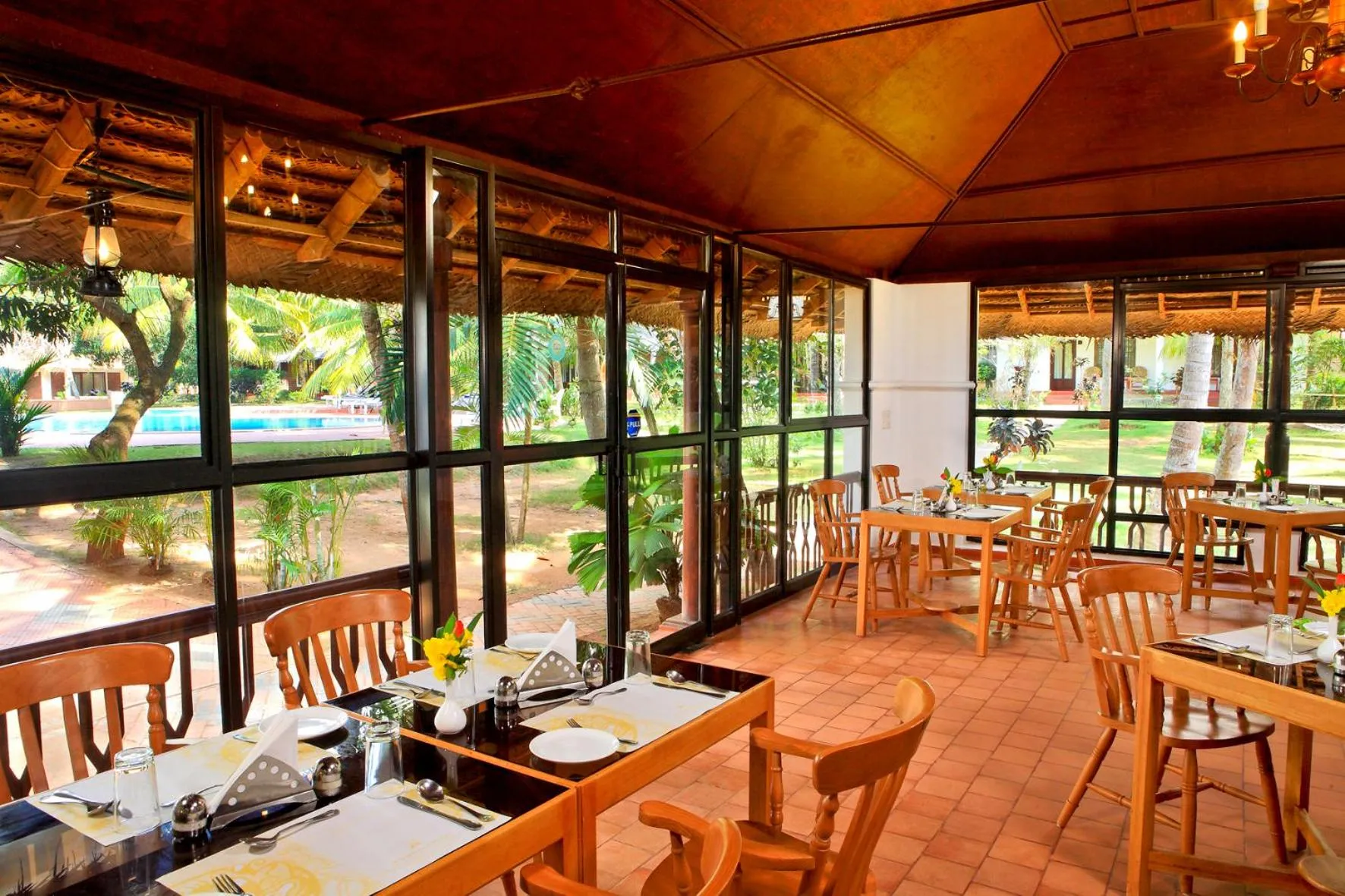 Restaurant/places to eat in Abad Harmonia Ayurvedic Beach Resort