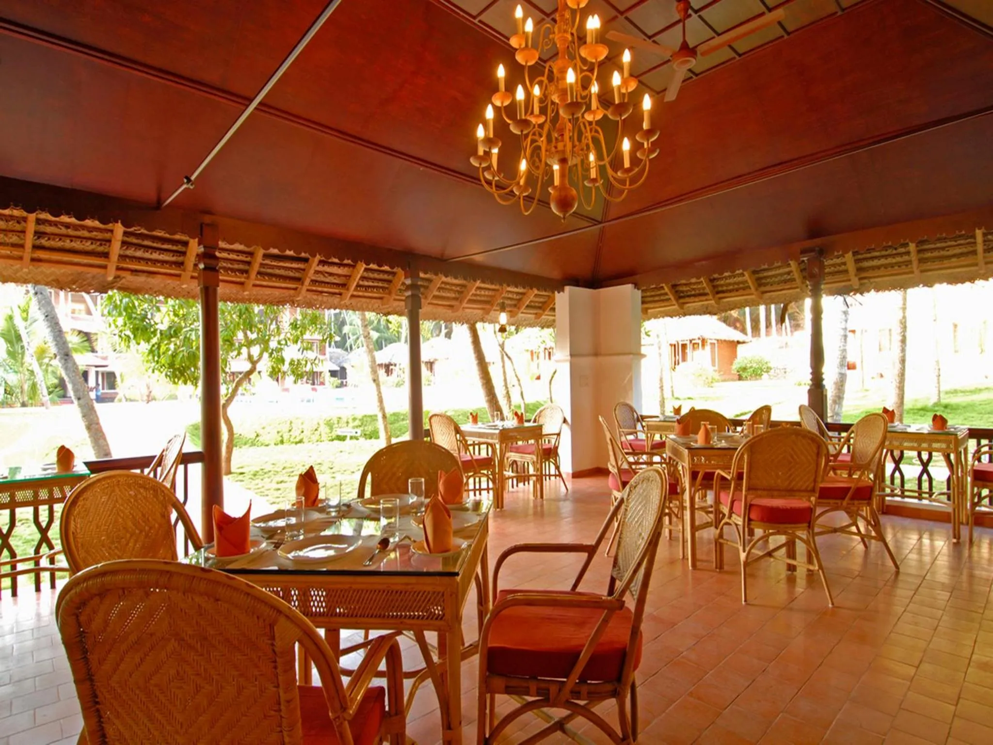 Restaurant/places to eat in Abad Harmonia Ayurvedic Beach Resort