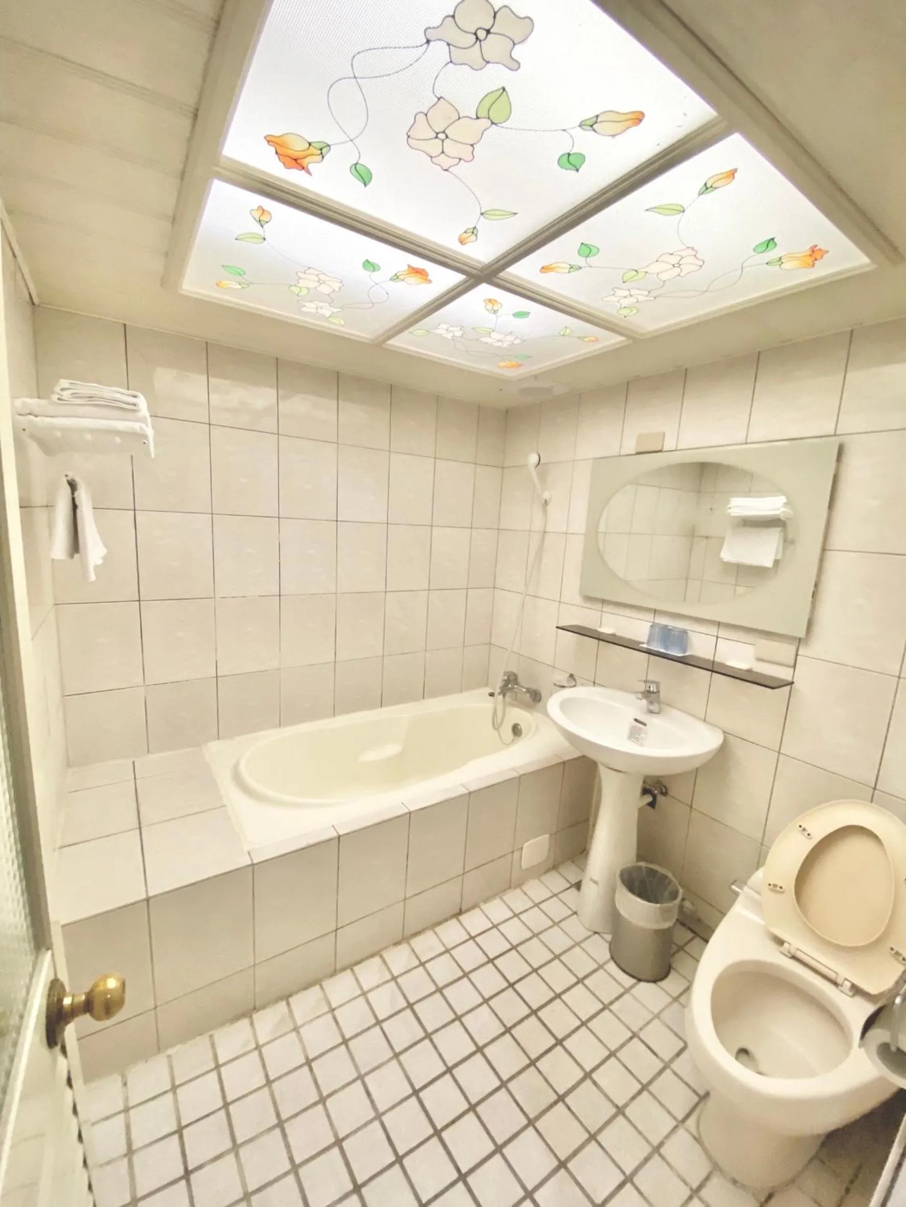 Bathroom in 東陽峇里商旅酒店