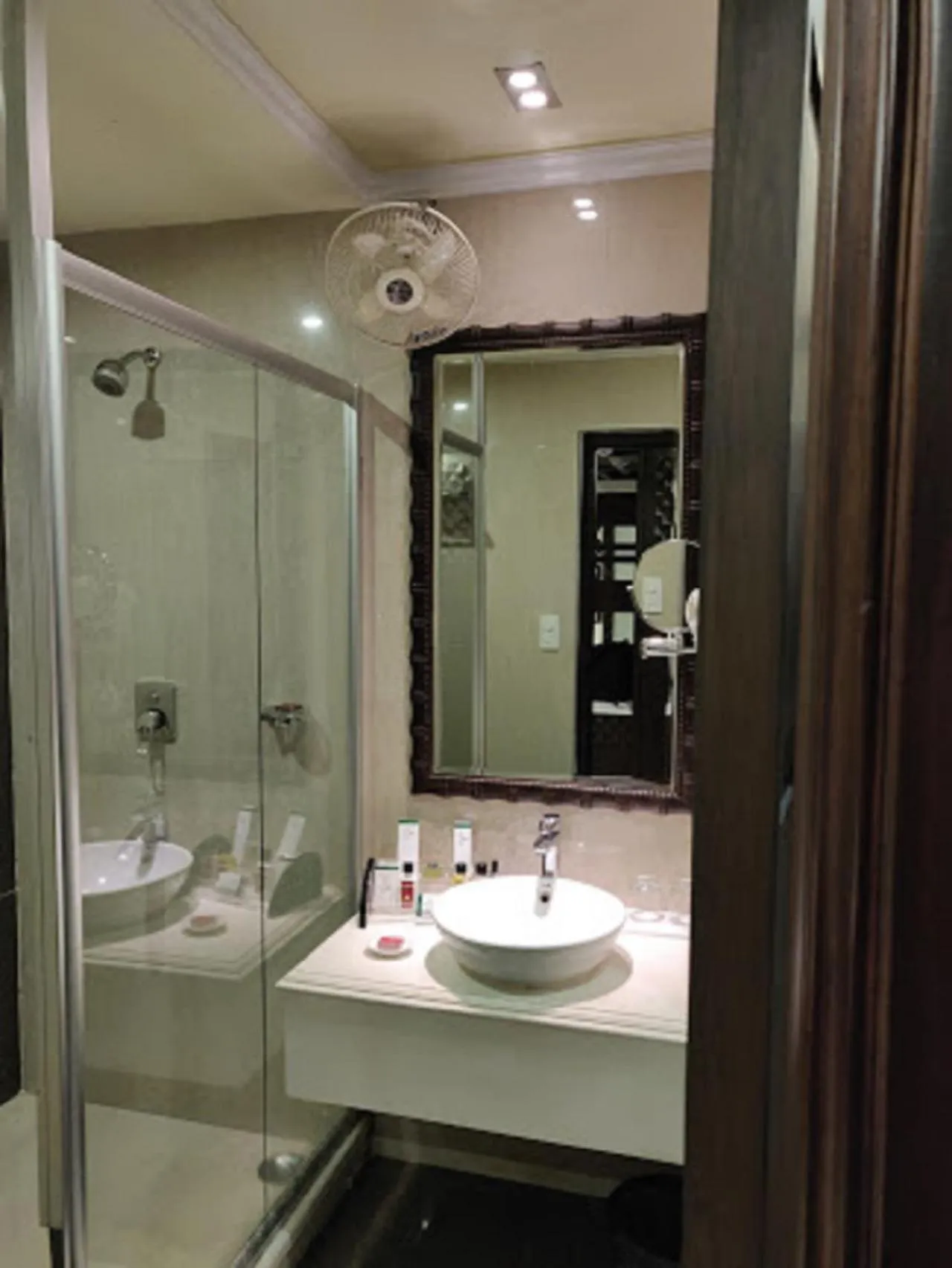 Bathroom in Mayfair Convention