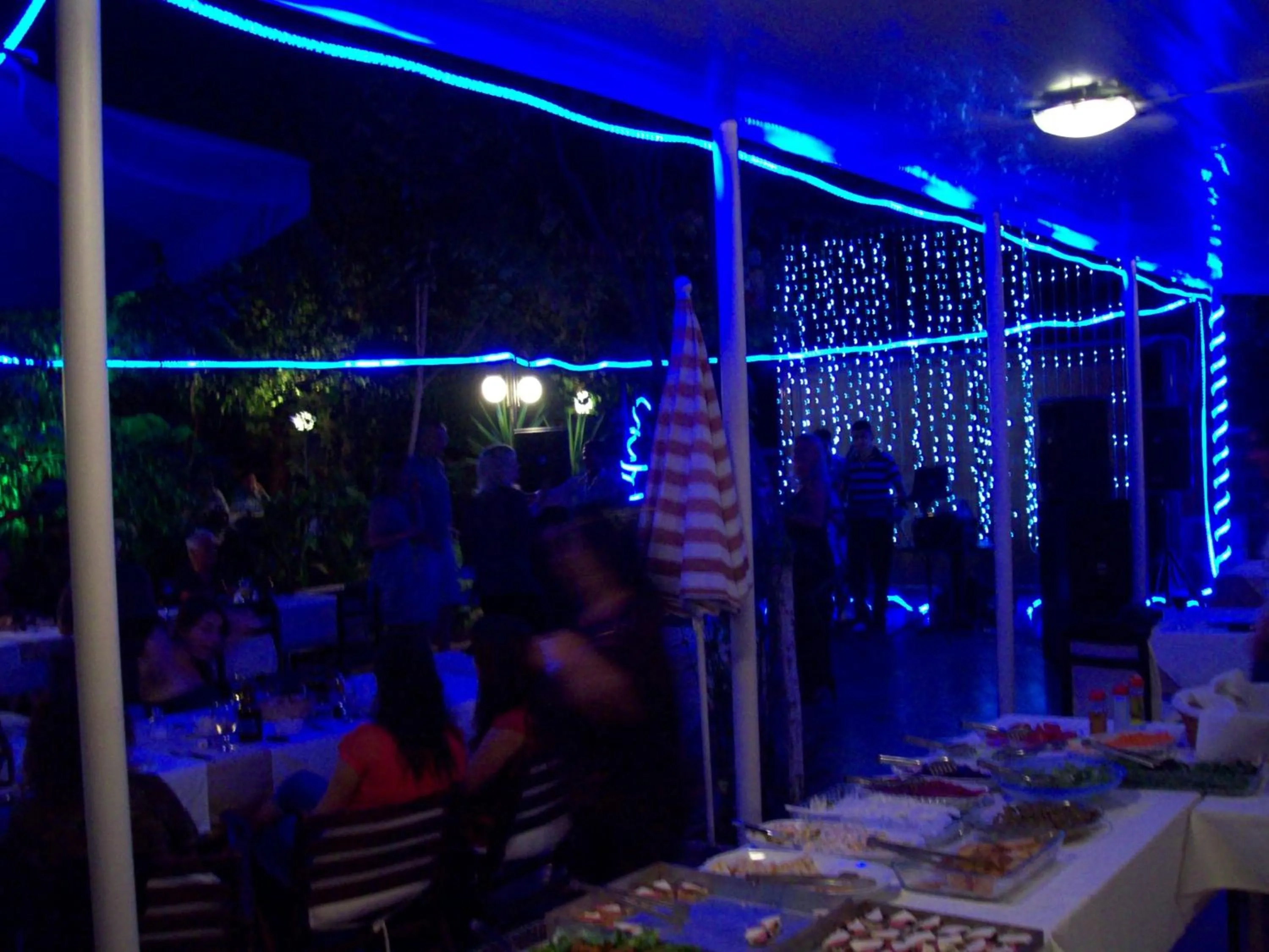 Restaurant/places to eat in Hotel Vanilla