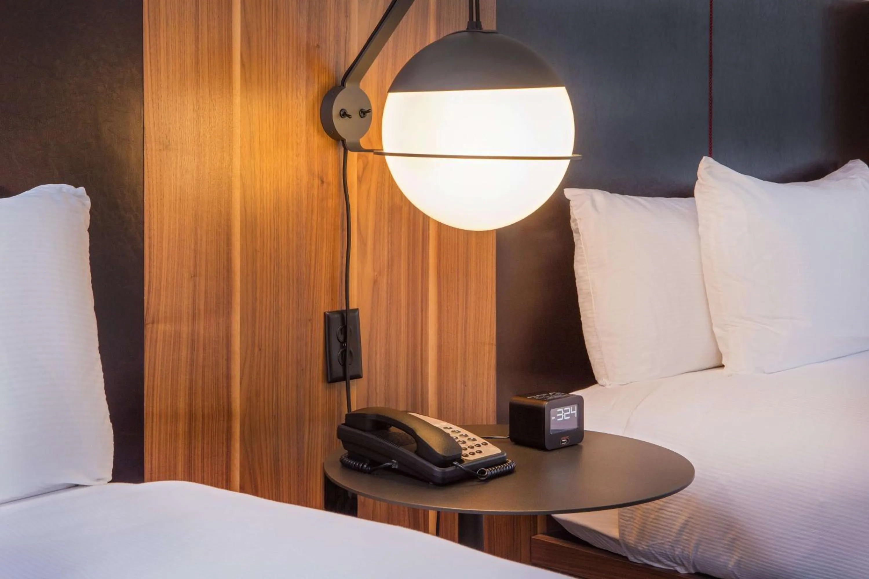 Bed in DoubleTree by Hilton Atlanta Northwest/Marietta