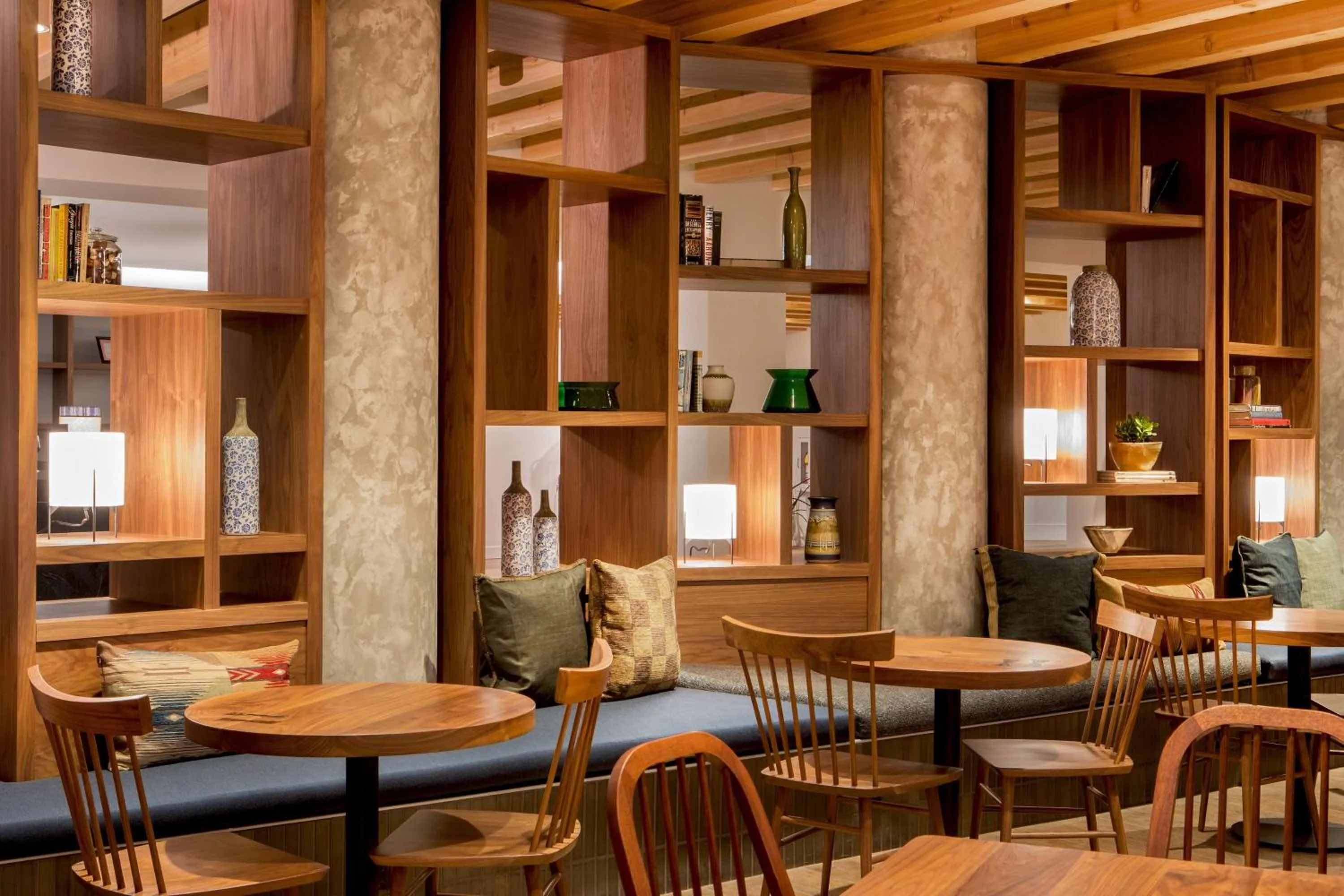 Restaurant/places to eat in DoubleTree by Hilton Atlanta Northwest/Marietta