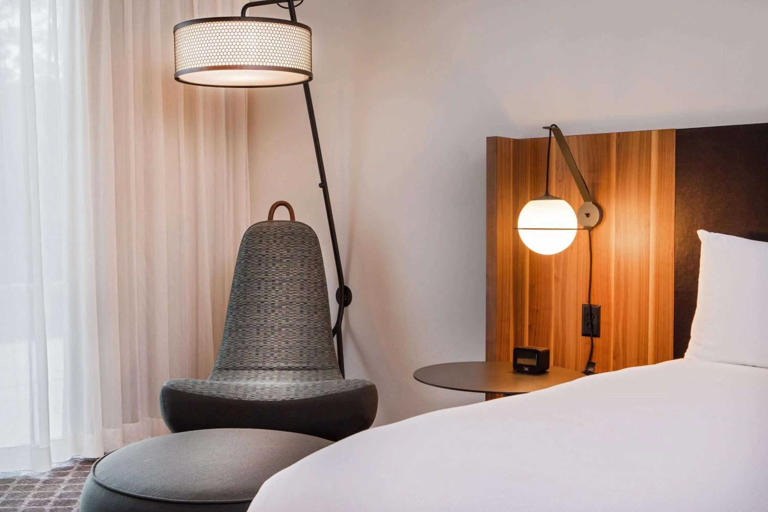 Living room, Bed in DoubleTree by Hilton Atlanta Northwest/Marietta