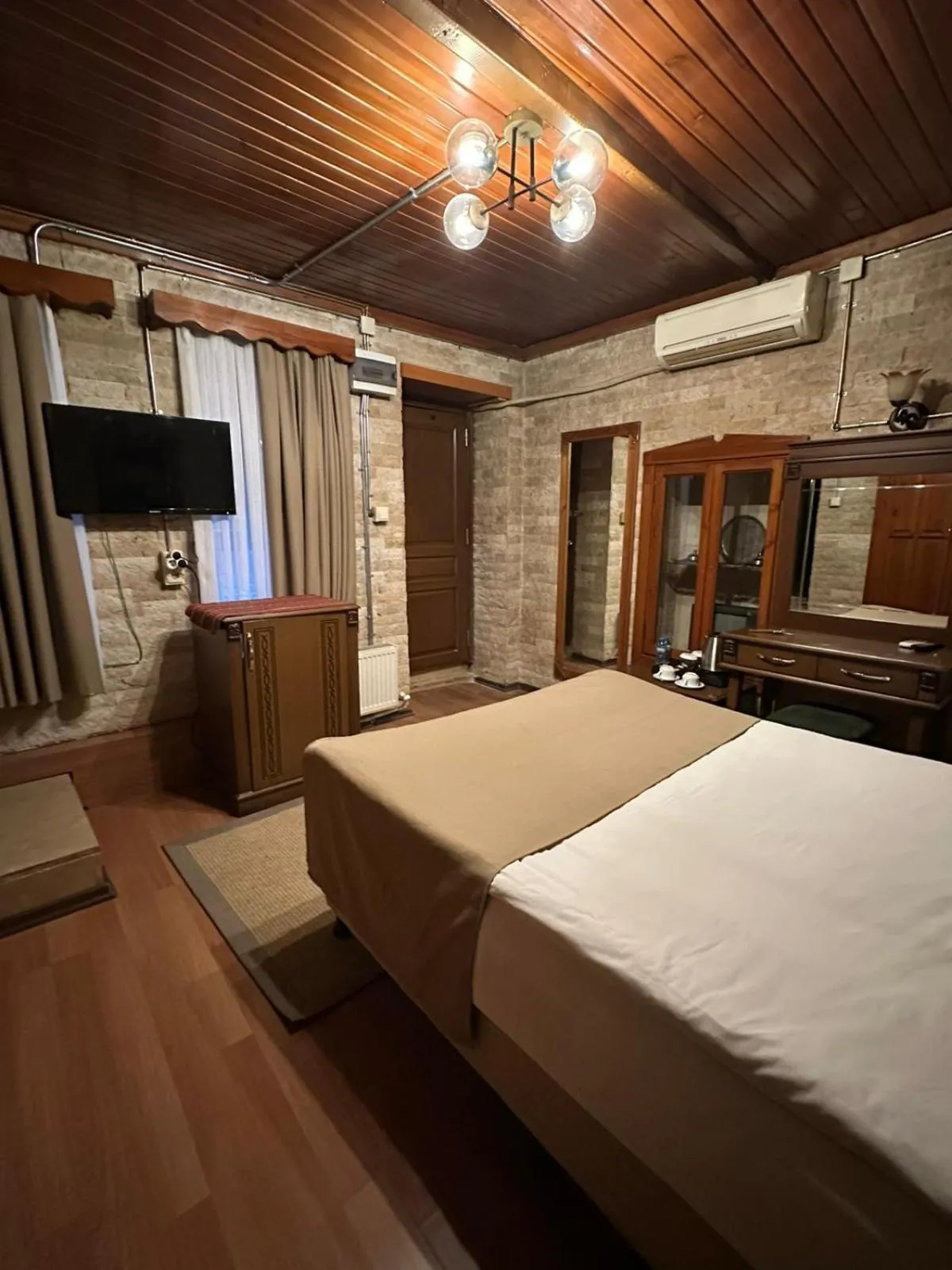 Bedroom, Bed in Zeynep Hanim Konagi